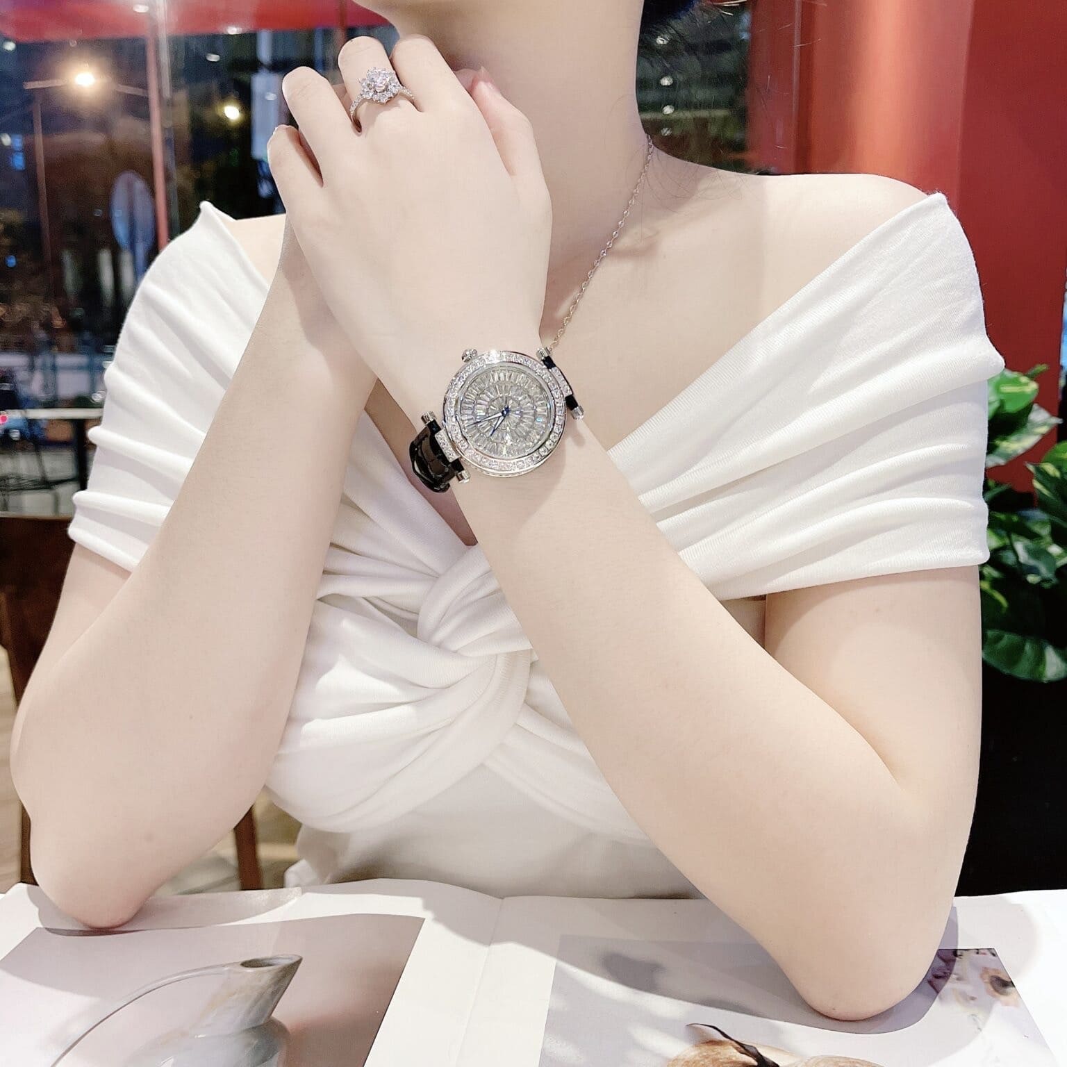 Đồng Hồ Xcer Đính Pha Lê |Nữ Giới |Mặt Tròn |Silver |Dây Da Đen |Pin (Máy Quartz) |Size 35mm |donghogiatot.vn