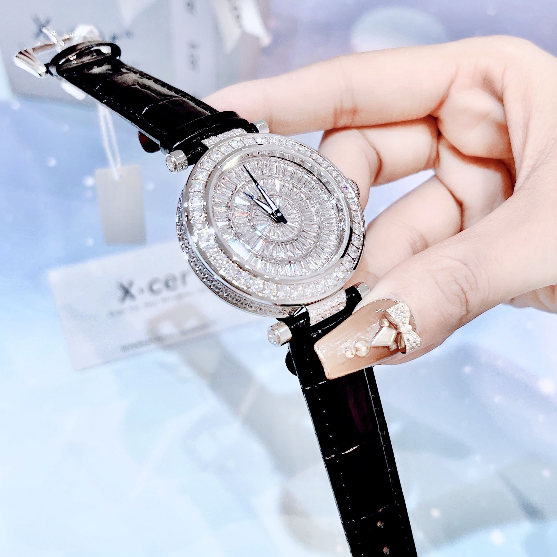 Đồng Hồ Xcer Đính Pha Lê |Nữ Giới |Mặt Tròn |Silver |Dây Da Đen |Pin (Máy Quartz) |Size 35mm |donghogiatot.vn