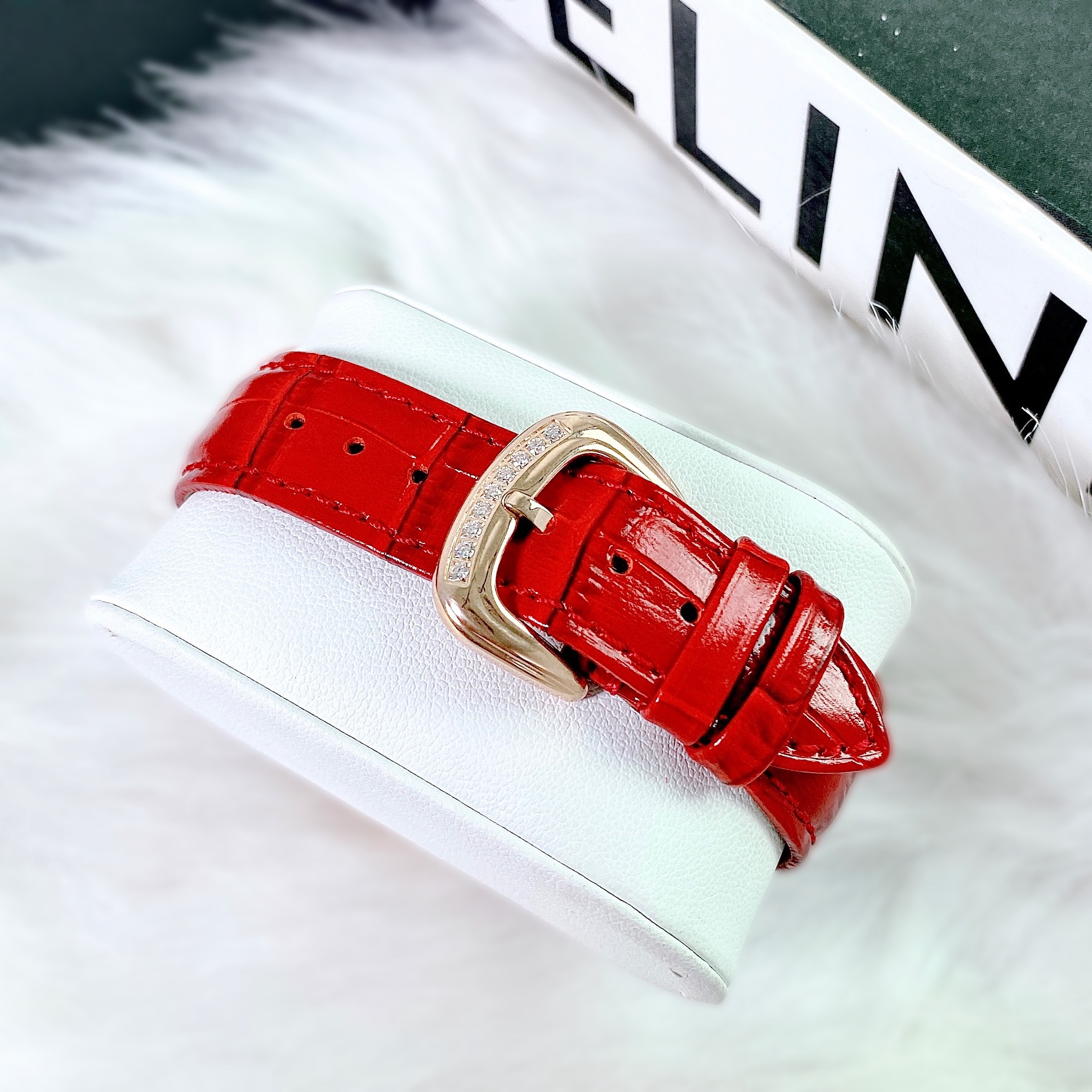 Đồng Hồ Xcer Full Đá Swarovski |Nữ Giới |Mặt Tròn |Rose Gold |Dây Da Đỏ |Pin (Máy Quartz) |Size 35mm |donghogiatot.vn