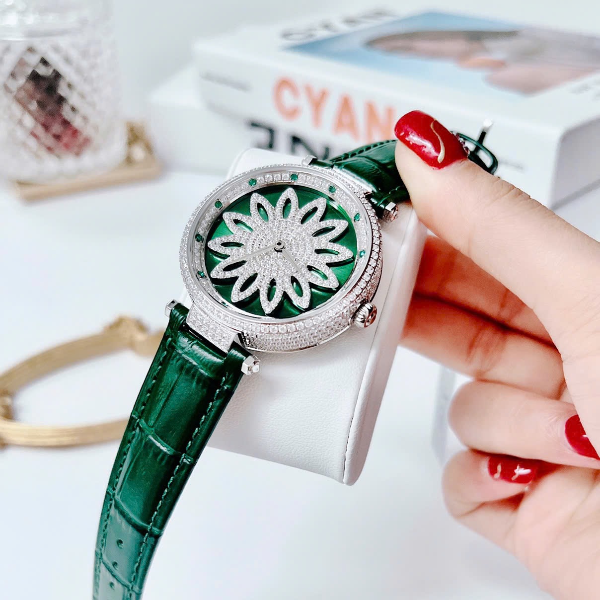 Đồng Hồ Xcer Hoa Tuyết |Nữ Giới |Mặt Xoay |Đính Đá |Silver |Dây Da Xanh Lá |Pin (Máy Quartz) |Size 39mm |donghogiatot.vn