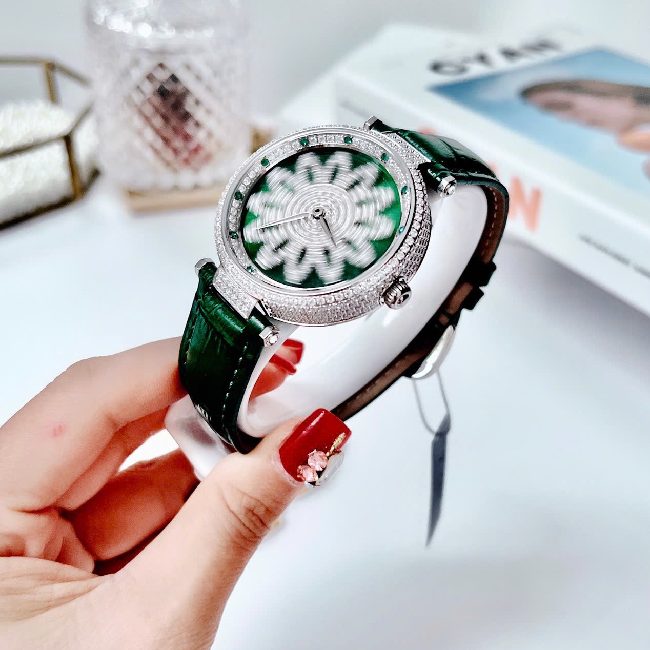 Đồng Hồ Xcer Hoa Tuyết |Nữ Giới |Mặt Xoay |Đính Đá |Silver |Dây Da Xanh Lá |Pin (Máy Quartz) |Size 39mm |donghogiatot.vn