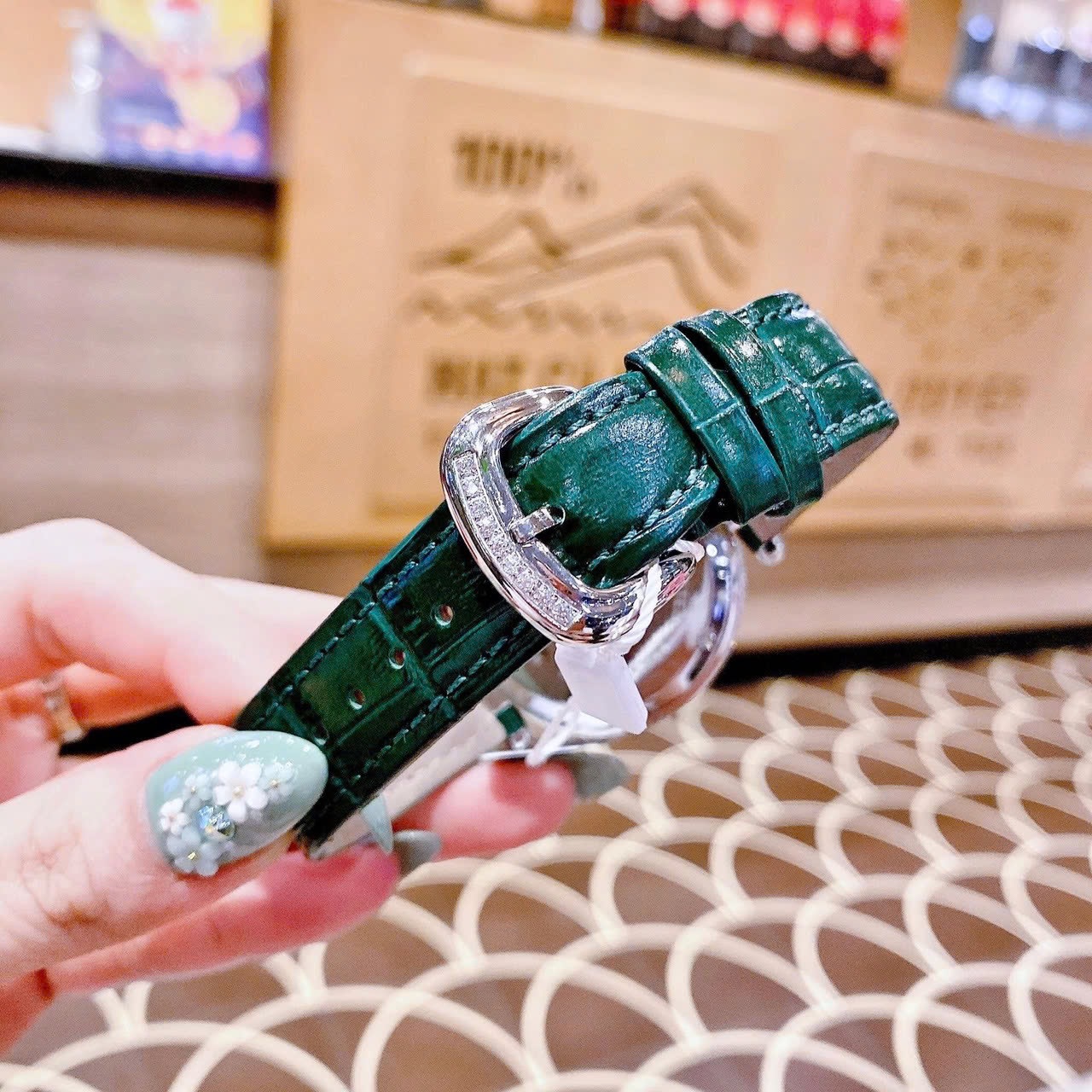 Đồng Hồ Xcer Hoa Tuyết |Nữ Giới |Mặt Xoay |Đính Đá |Silver |Dây Da Xanh Lá |Pin (Máy Quartz) |Size 39mm |donghogiatot.vn