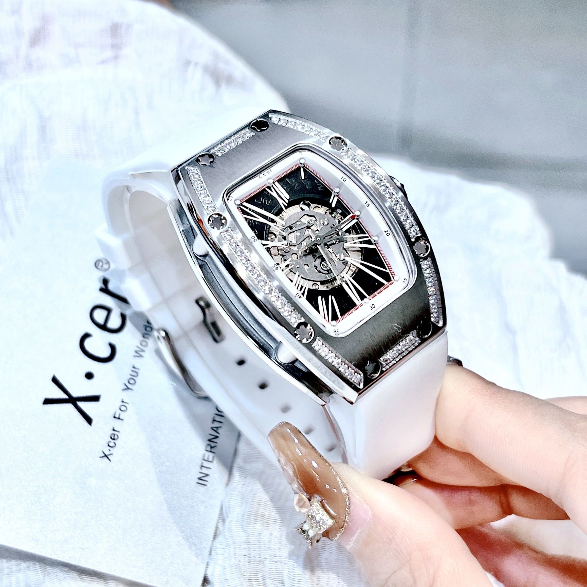 Đồng Hồ Xcer Lộ Cơ |Nữ Giới |Mặt Oval |Đính Đá |Silver |Dây Cao Su Trắng |Máy Tự Động (Automatic) |Size 36mm |donghogiatot.vn