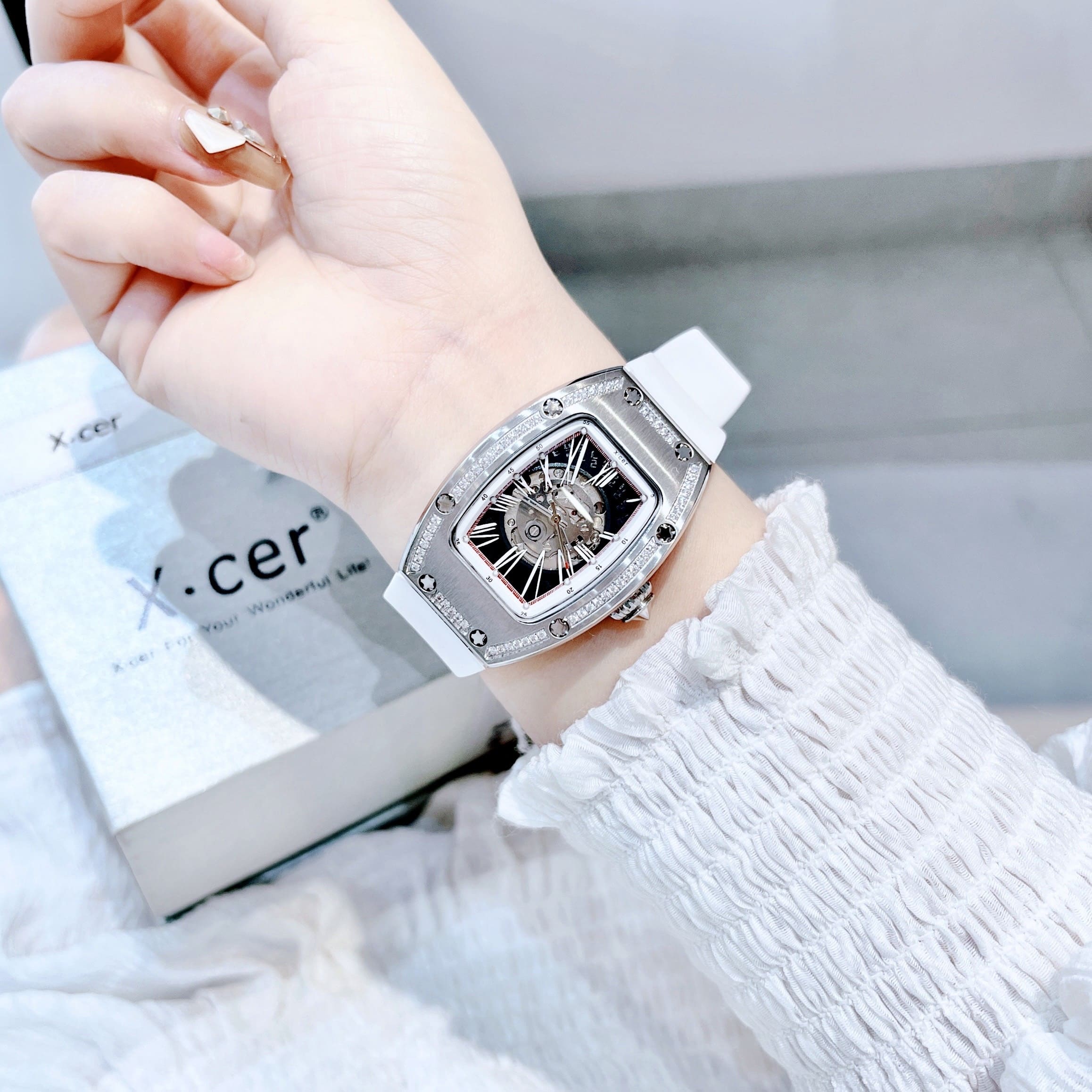 Đồng Hồ Xcer Lộ Cơ |Nữ Giới |Mặt Oval |Đính Đá |Silver |Dây Cao Su Trắng |Máy Tự Động (Automatic) |Size 36mm |donghogiatot.vn