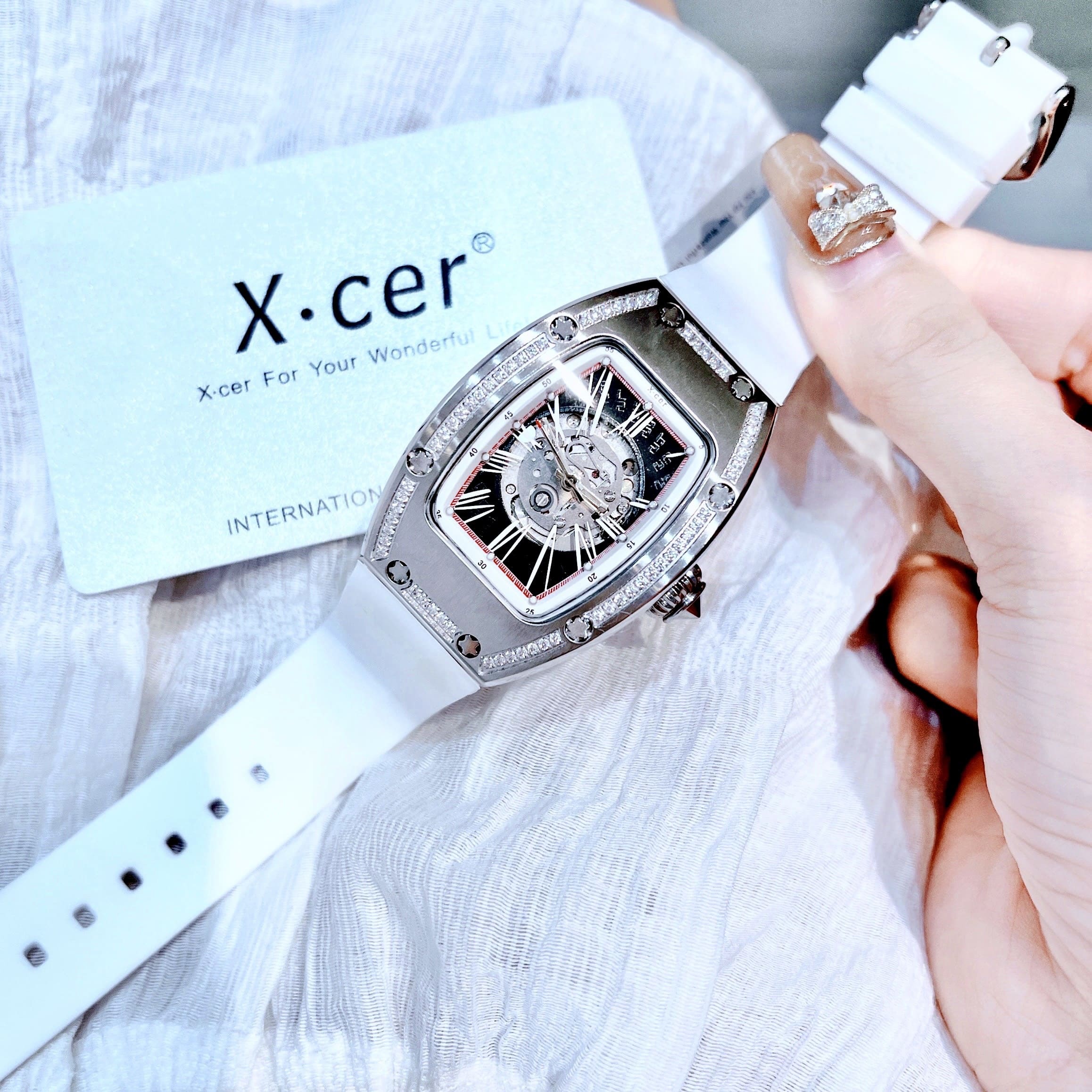 Đồng Hồ Xcer Lộ Cơ |Nữ Giới |Mặt Oval |Đính Đá |Silver |Dây Cao Su Trắng |Máy Tự Động (Automatic) |Size 36mm |donghogiatot.vn
