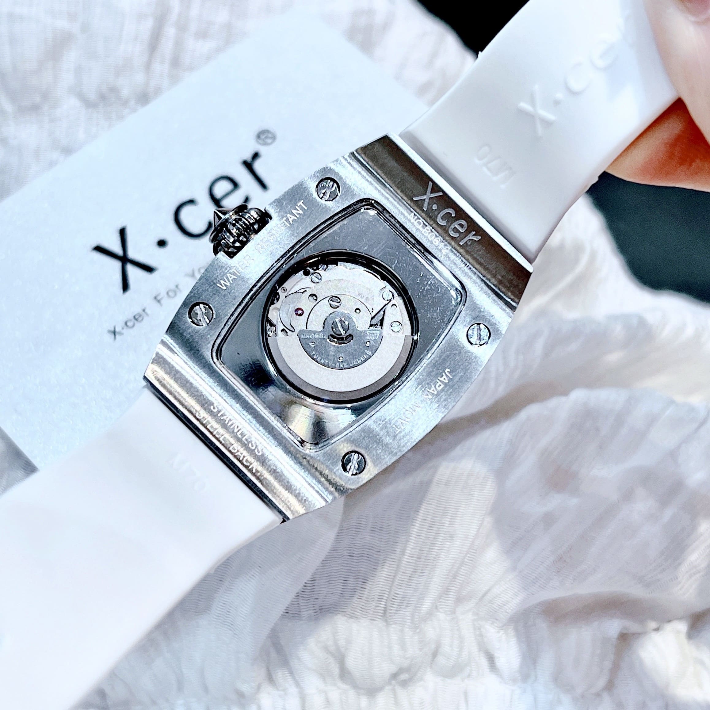 Đồng Hồ Xcer Lộ Cơ |Nữ Giới |Mặt Oval |Đính Đá |Silver |Dây Cao Su Trắng |Máy Tự Động (Automatic) |Size 36mm |donghogiatot.vn