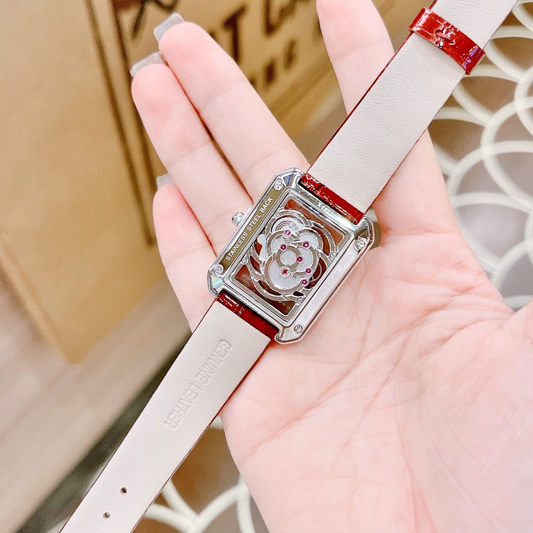 Đồng Hồ Xcer Lộ Máy |Nữ Giới |Mặt Chữ Nhật |Đính Đá |Silver |Dây Da Đỏ |Máy Pin (Quartz) |Size 32mm |donghogiatot.vn