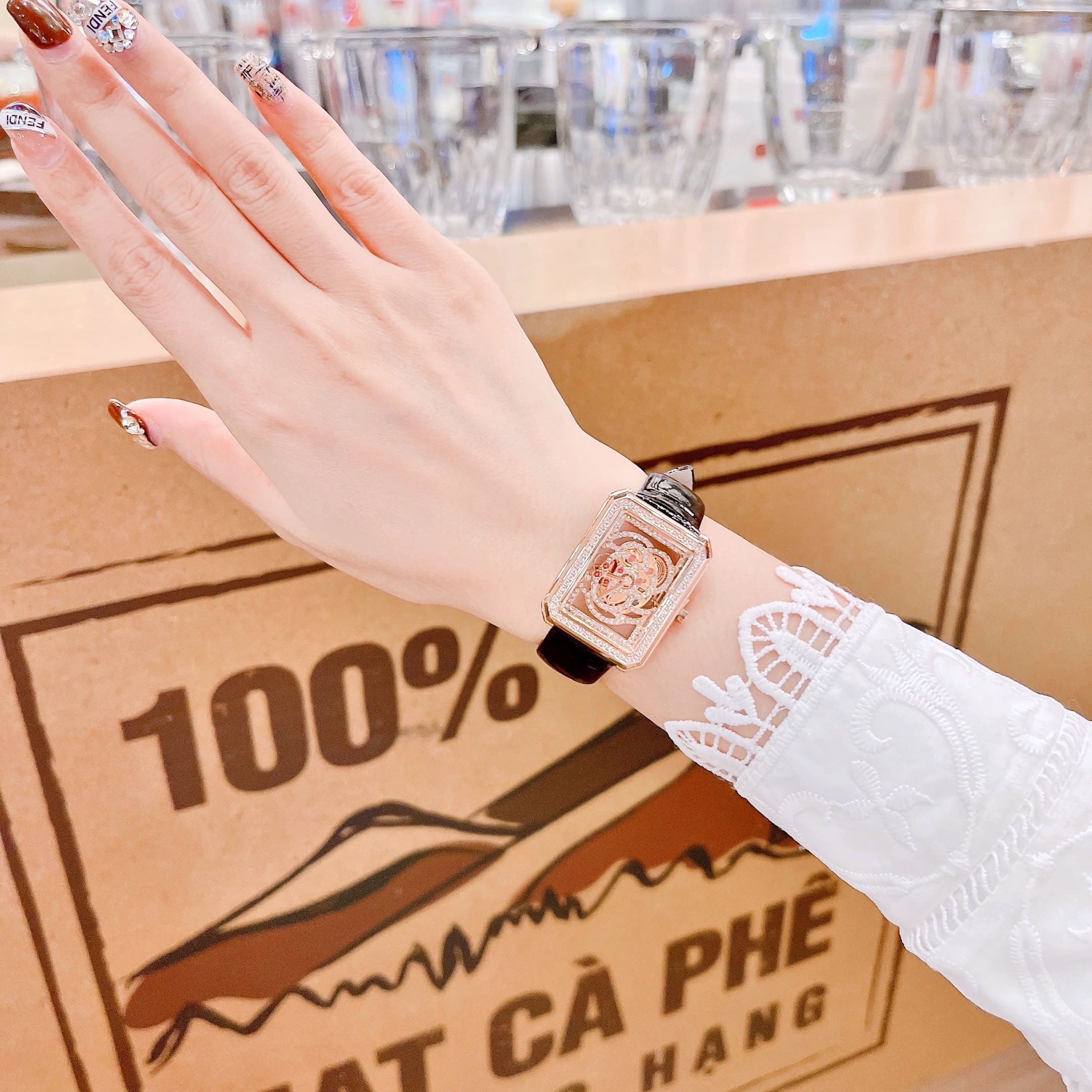 Đồng Hồ Xcer Mặt Chữ Nhật |Nữ Giới |Đính Đá Bông Hoa |Rose Gold |Dây Da Đen |Máy Pin (Quartz) |Size 32mm |donghogiatot.vn