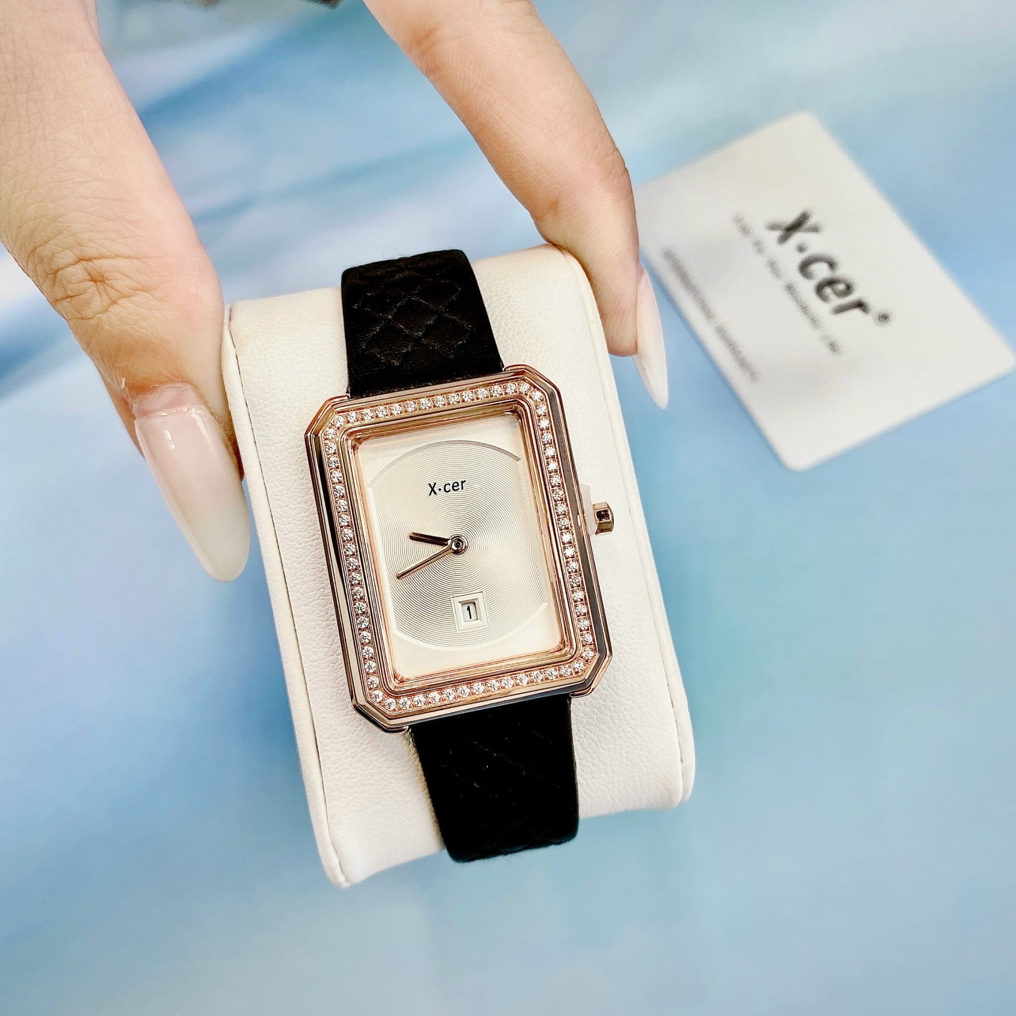 Đồng Hồ Xcer Mặt Chữ Nhật |Nữ Giới |Khảm Đá |Rose Gold |Dây Trám Đen |Máy Pin (Quartz) |Size 28mm |donghogiatot.vn