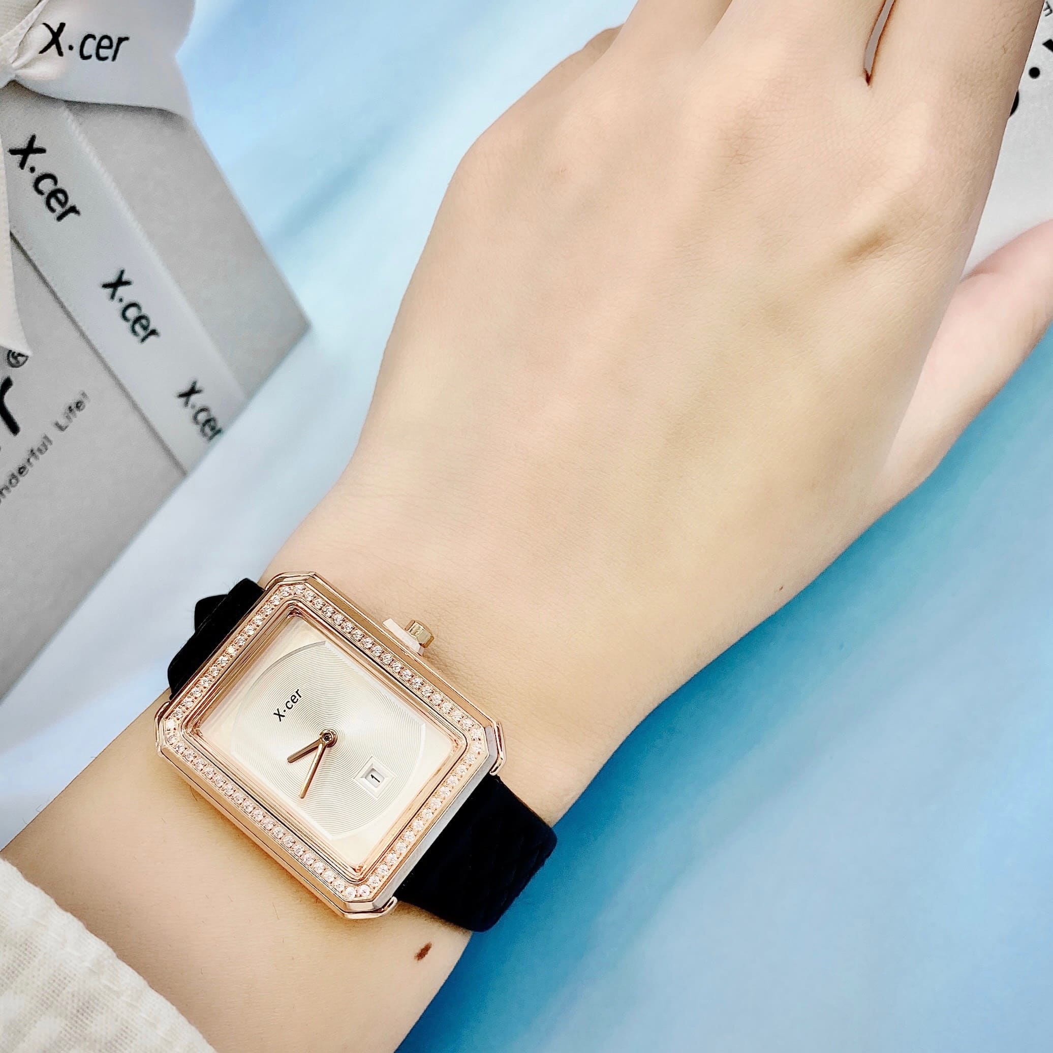 Đồng Hồ Xcer Mặt Chữ Nhật |Nữ Giới |Khảm Đá |Rose Gold |Dây Trám Đen |Máy Pin (Quartz) |Size 28mm |donghogiatot.vn