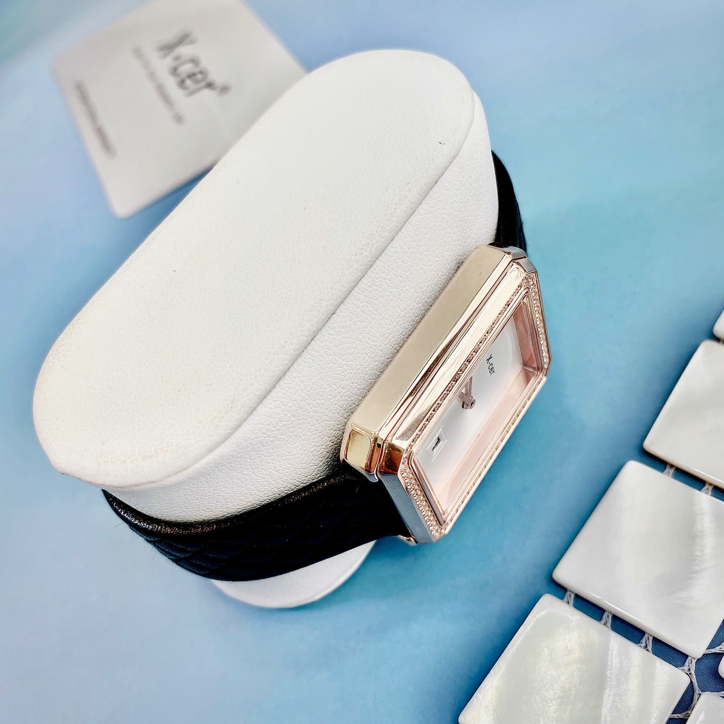 Đồng Hồ Xcer Mặt Chữ Nhật |Nữ Giới |Khảm Đá |Rose Gold |Dây Trám Đen |Máy Pin (Quartz) |Size 28mm |donghogiatot.vn