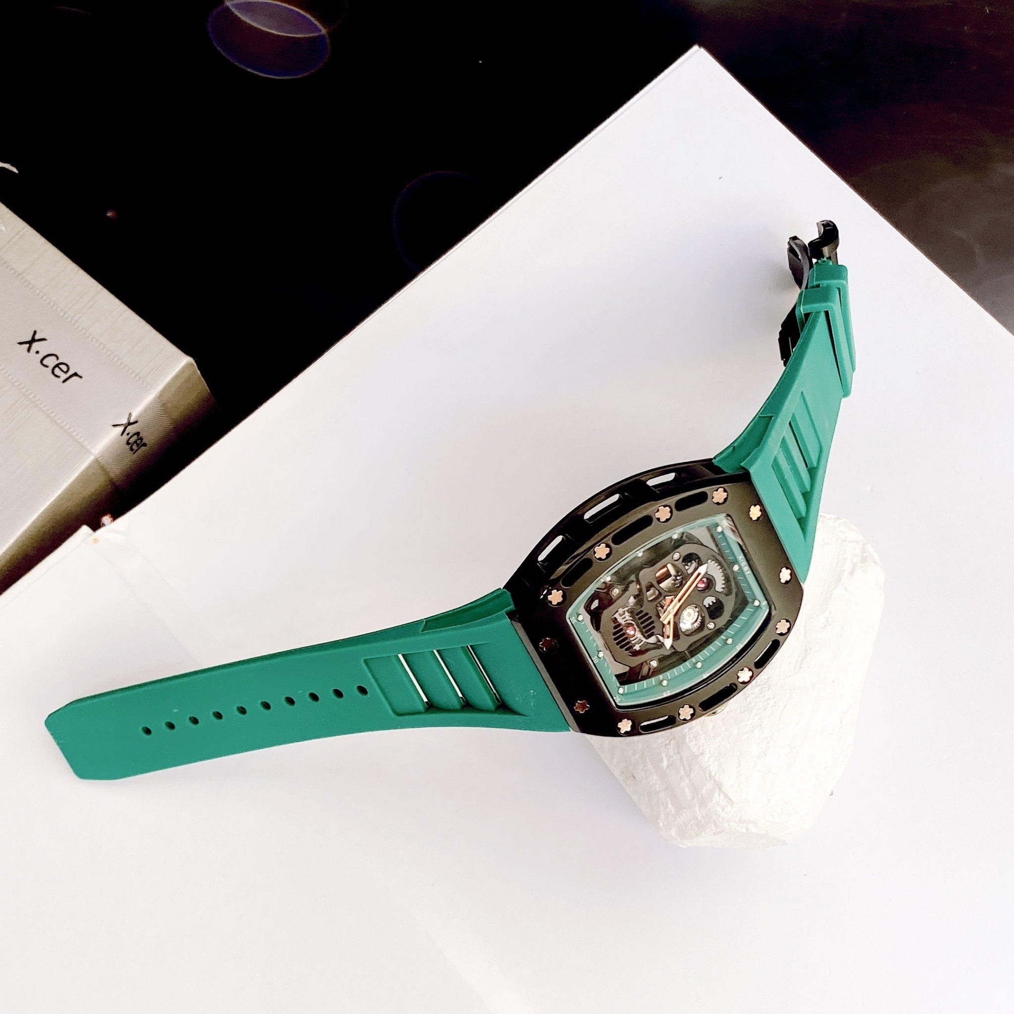 Đồng Hồ Xcer Mặt Đầu Lâu |Nam Giới |Oval |Full Đen |Dây Cao Su Xanh Lá |Máy Pin (Quartz) |Size 42mm |donghogiatot.vn