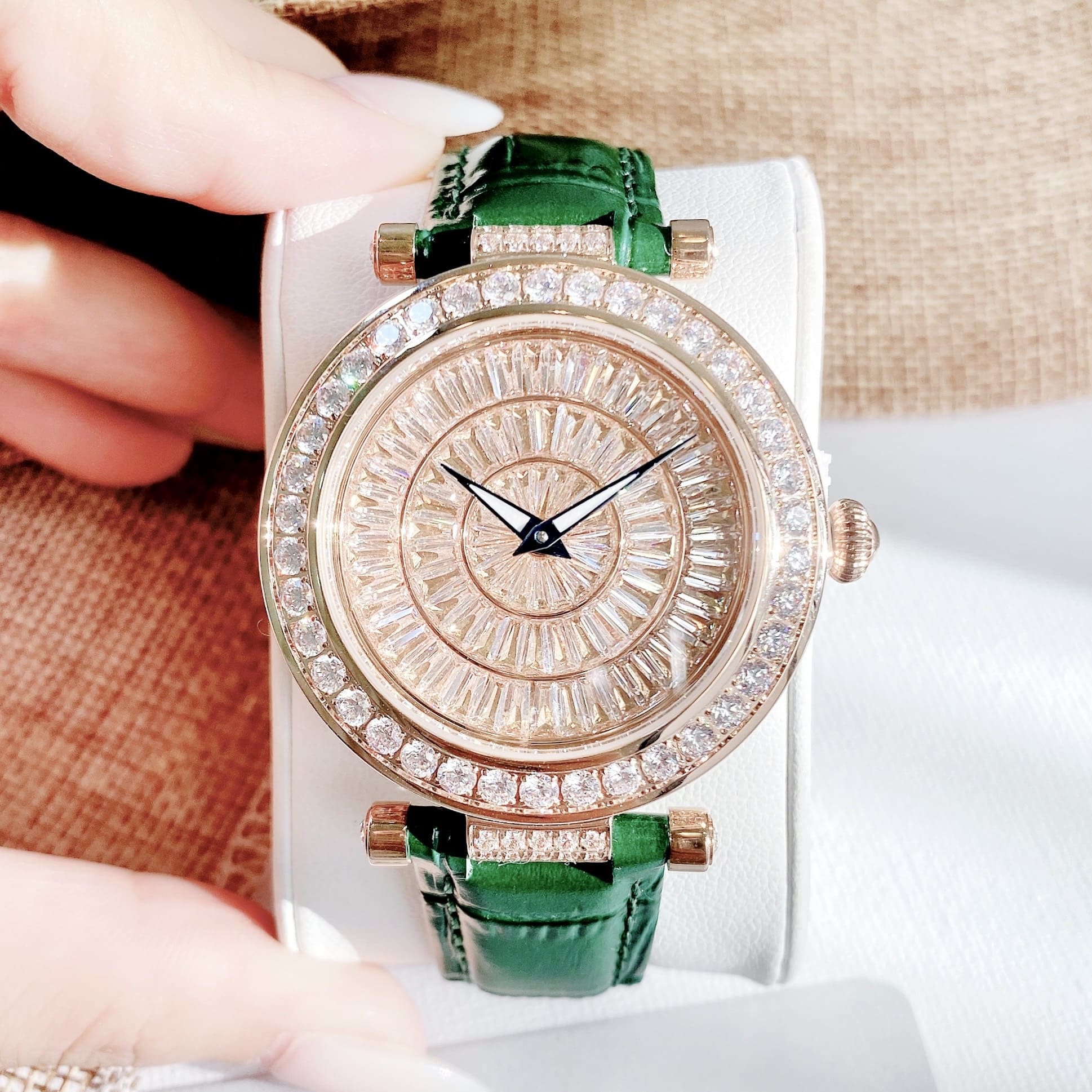 Đồng Hồ Xcer Mặt Full Pha lê |Nữ Giới |Rose Gold |Dây Da Xanh Lá |Pin (Máy Quartz) |Size 35mm |donghogiatot.vn