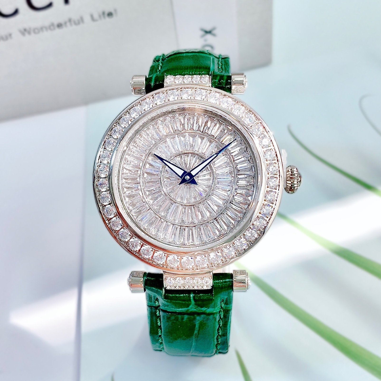 Đồng Hồ Xcer Mặt Full Pha lê |Nữ Giới |Trắng Silver |Dây Da Xanh Lá |Pin (Máy Quartz) |Size 35mm |donghogiatot.vn