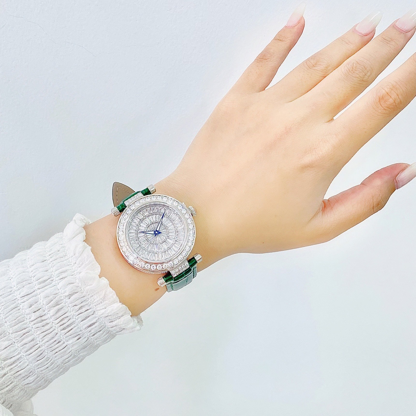 Đồng Hồ Xcer Mặt Full Pha lê |Nữ Giới |Trắng Silver |Dây Da Xanh Lá |Pin (Máy Quartz) |Size 35mm |donghogiatot.vn