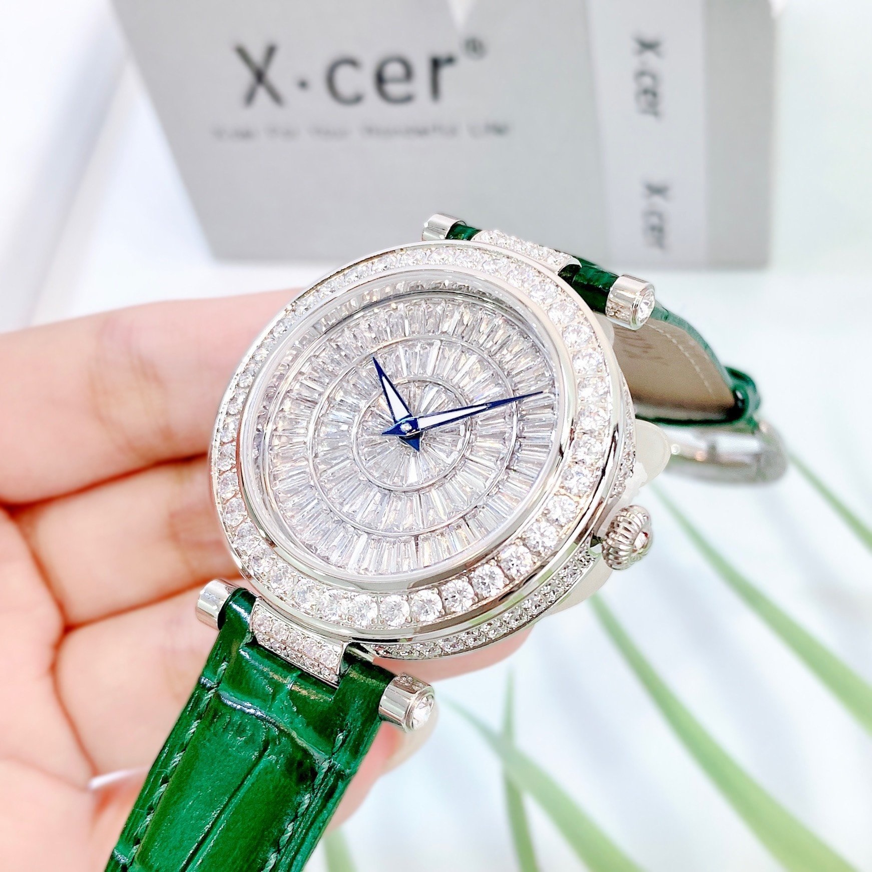 Đồng Hồ Xcer Mặt Full Pha lê |Nữ Giới |Trắng Silver |Dây Da Xanh Lá |Pin (Máy Quartz) |Size 35mm |donghogiatot.vn