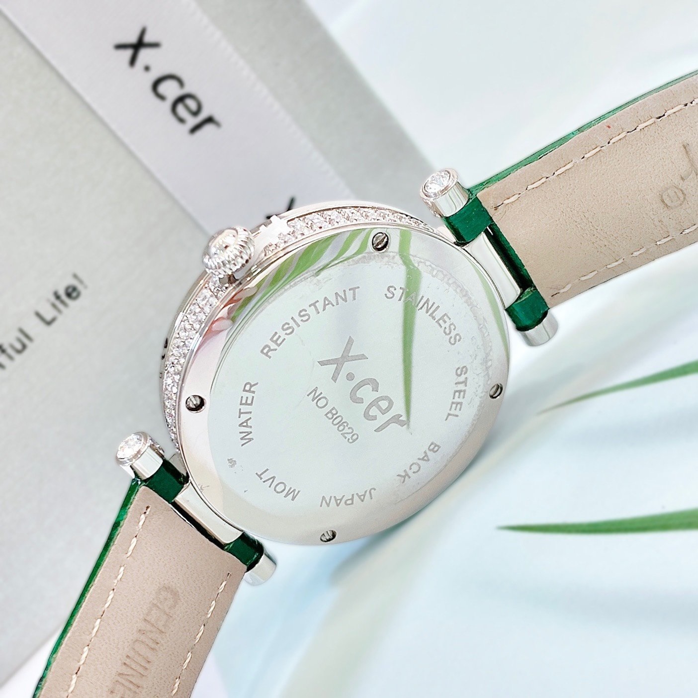 Đồng Hồ Xcer Mặt Full Pha lê |Nữ Giới |Trắng Silver |Dây Da Xanh Lá |Pin (Máy Quartz) |Size 35mm |donghogiatot.vn