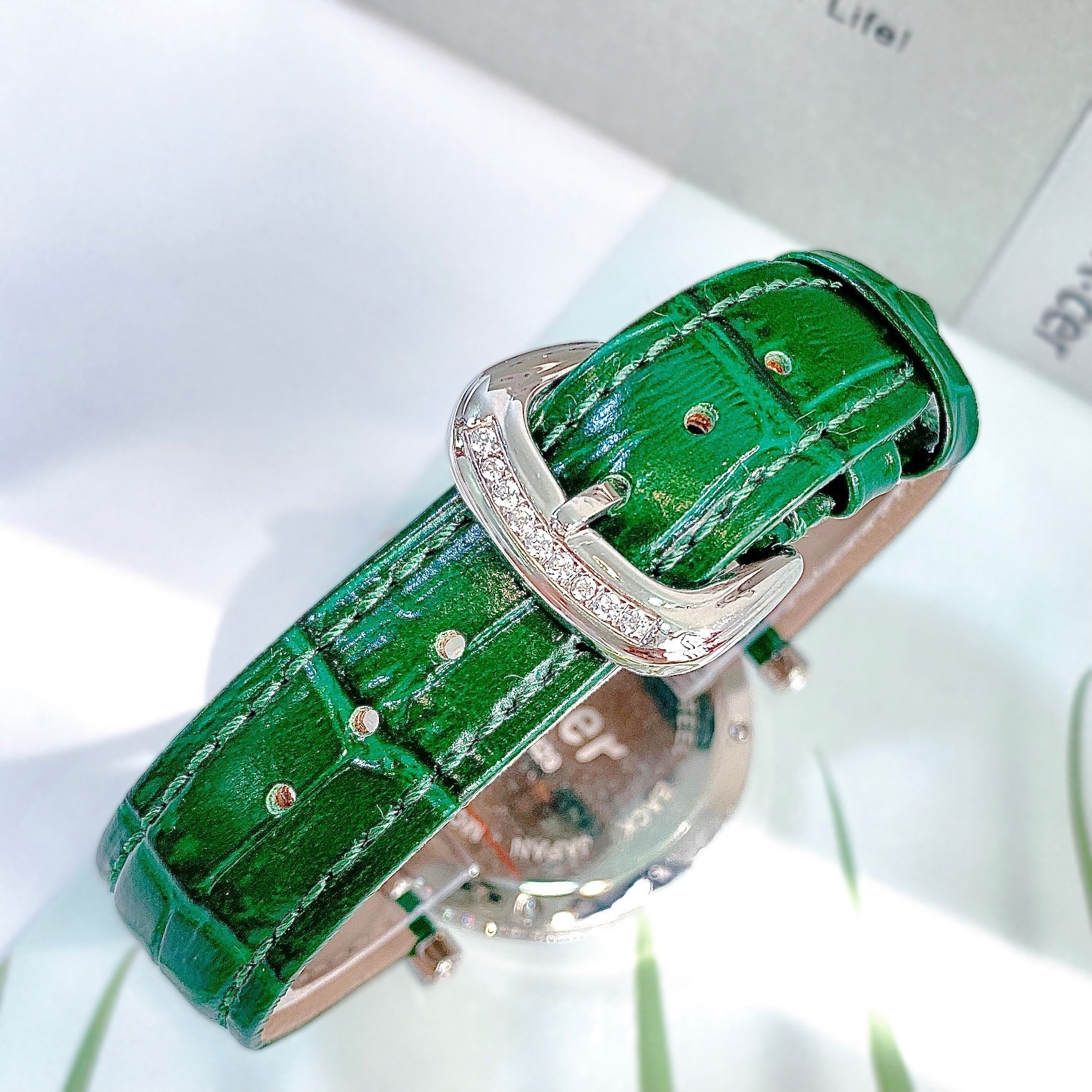 Đồng Hồ Xcer Mặt Full Pha lê |Nữ Giới |Trắng Silver |Dây Da Xanh Lá |Pin (Máy Quartz) |Size 35mm |donghogiatot.vn