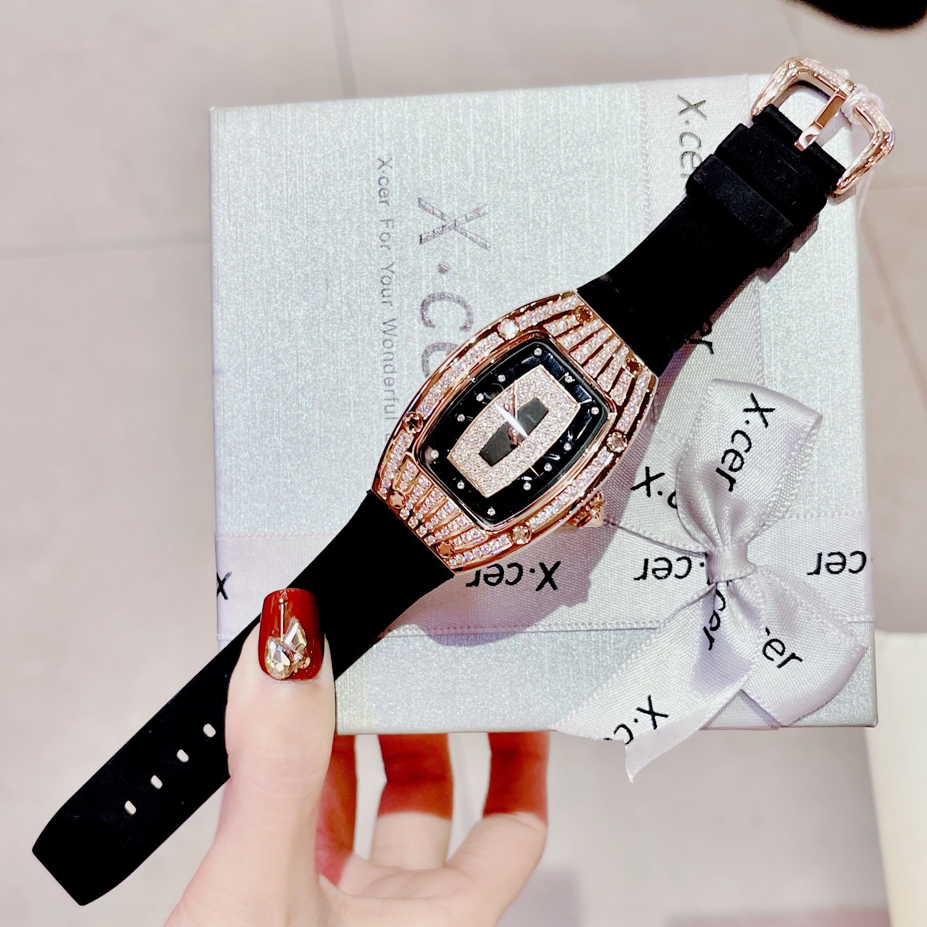 Đồng Hồ Xcer Mặt Oval |Nữ Giới |Đính Đá |Rose Gold |Dây Cao Su Đen |Máy Pin (Quartz) |Size 36mm |donghogiatot.vn