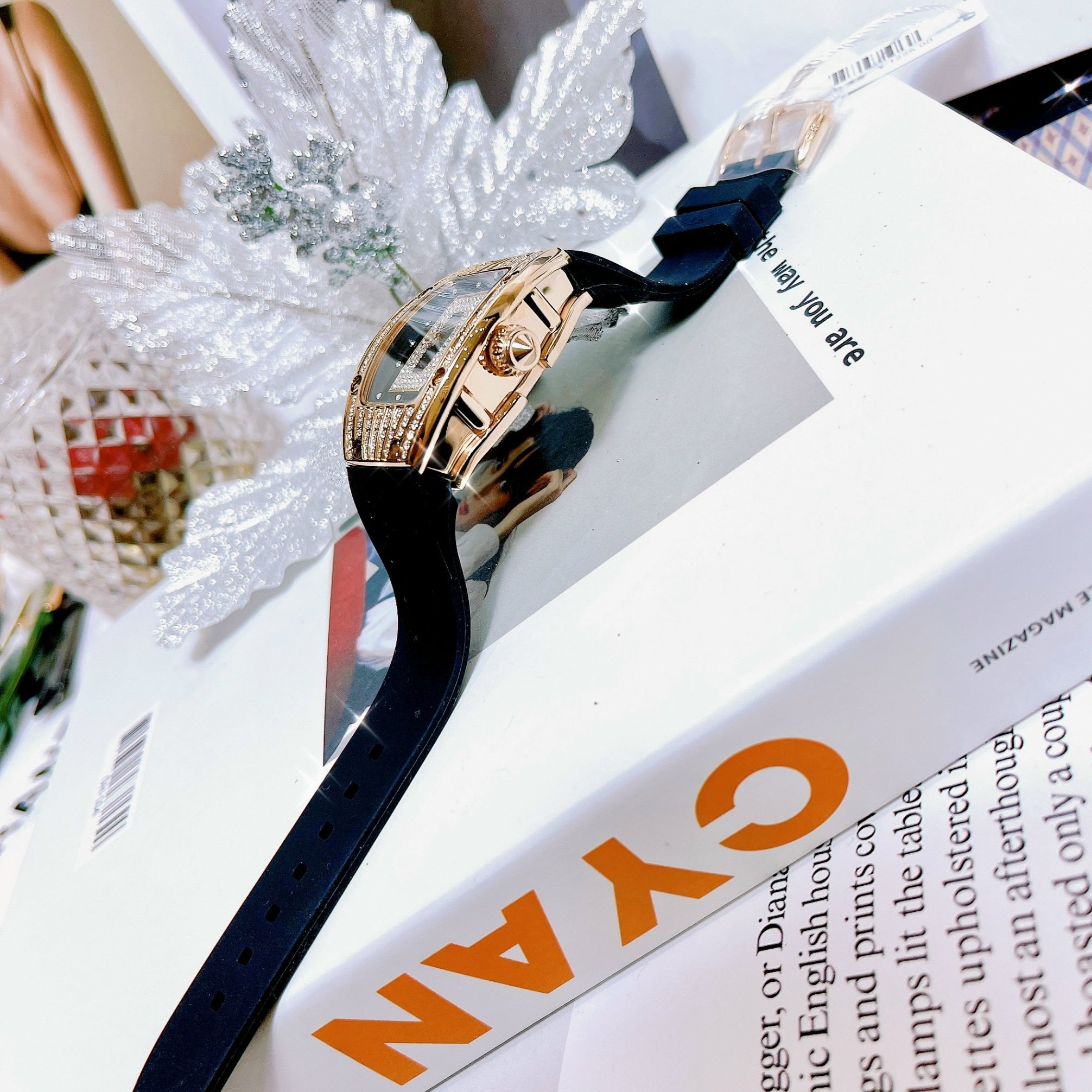 Đồng Hồ Xcer Mặt Oval |Nữ Giới |Đính Đá |Rose Gold |Dây Cao Su Đen |Máy Pin (Quartz) |Size 36mm |donghogiatot.vn