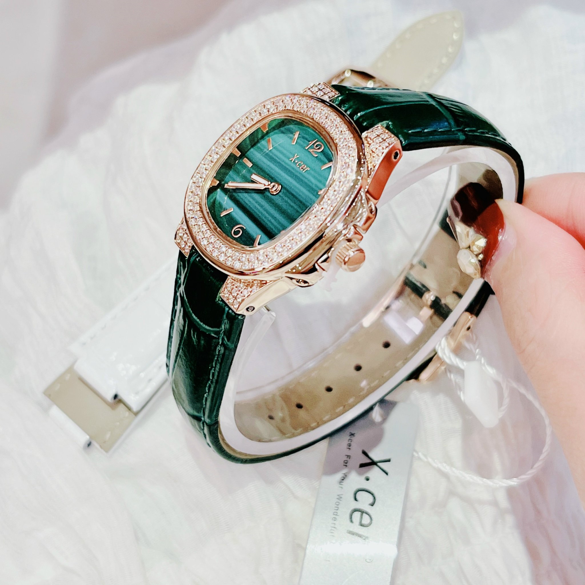 Đồng Hồ Xcer Mặt Vuông |Nữ Giới |Đính Đá |Rose Gold |Dây Da Xanh Lá |Máy Pin (Quartz) |Size 30mm |donghogiatot.vn