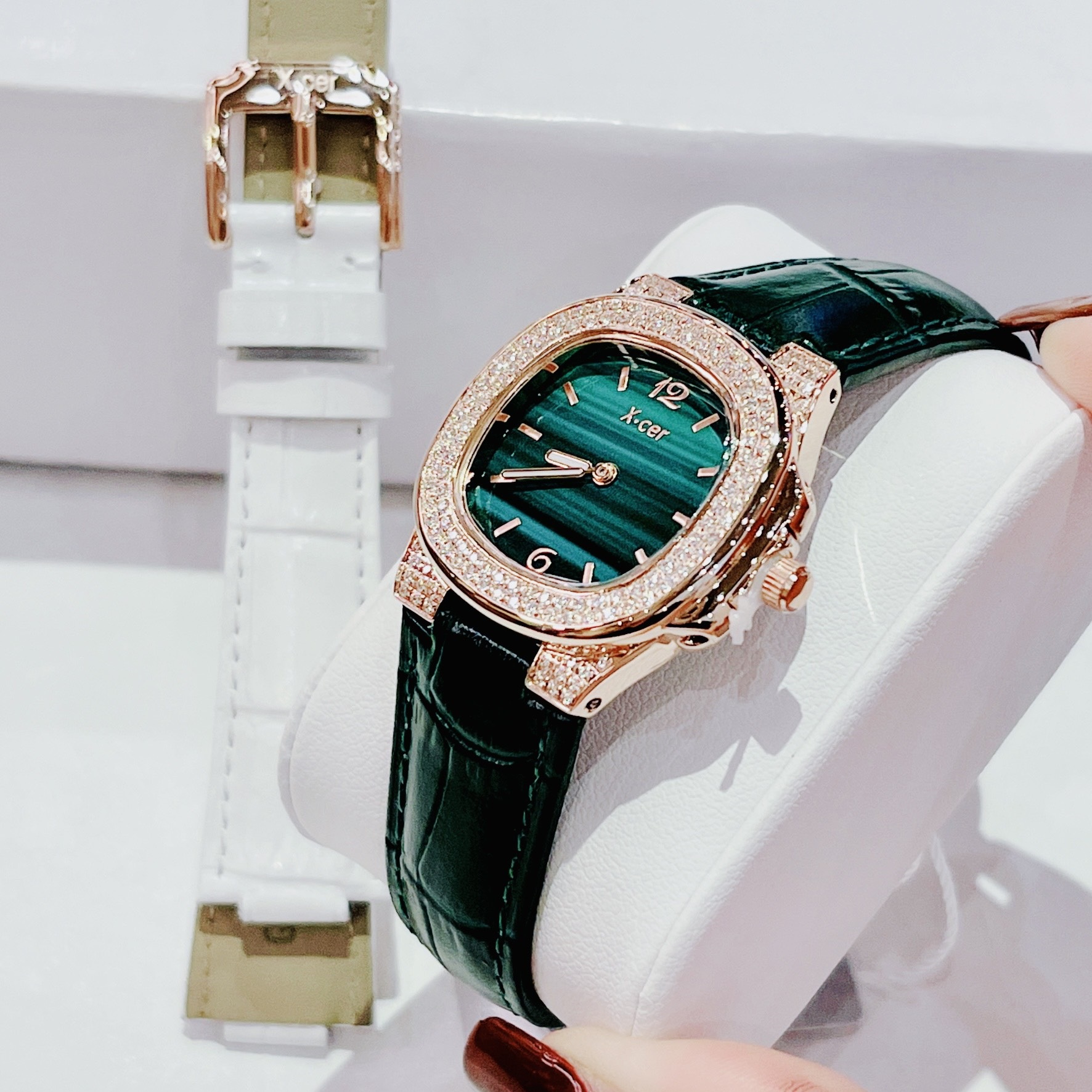 Đồng Hồ Xcer Mặt Vuông |Nữ Giới |Đính Đá |Rose Gold |Dây Da Xanh Lá |Máy Pin (Quartz) |Size 30mm |donghogiatot.vn