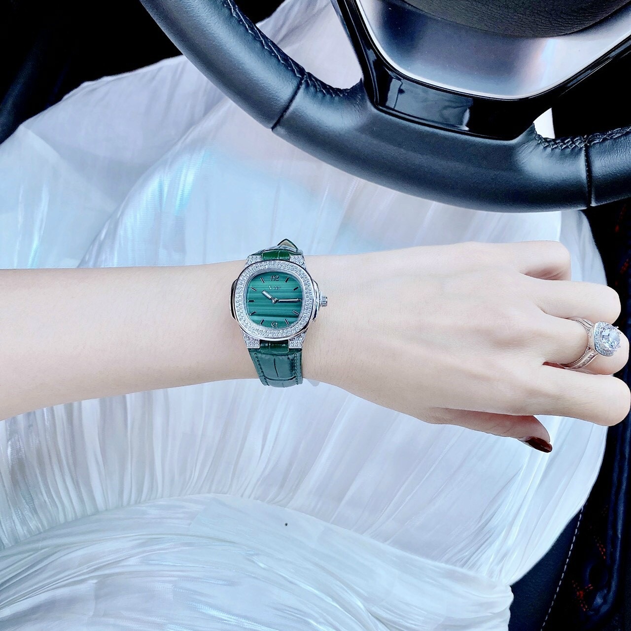 Đồng Hồ Xcer Mặt Vuông |Nữ Giới |Đính Đá |Silver |Dây Da Xanh Lá |Máy Pin (Quartz) |Size 30mm |donghogiatot.vn