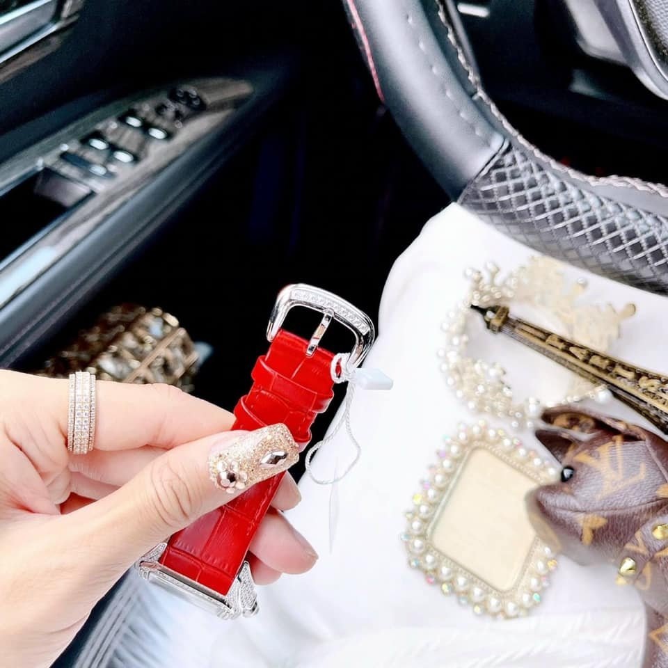 Đồng Hồ Xcer Mặt Vuông |Nữ Giới |Full Đá Swarovski |Silver |Dây Da Đỏ |Máy Pin (Quartz) |Size 36x36mm |donghogiatot.vn