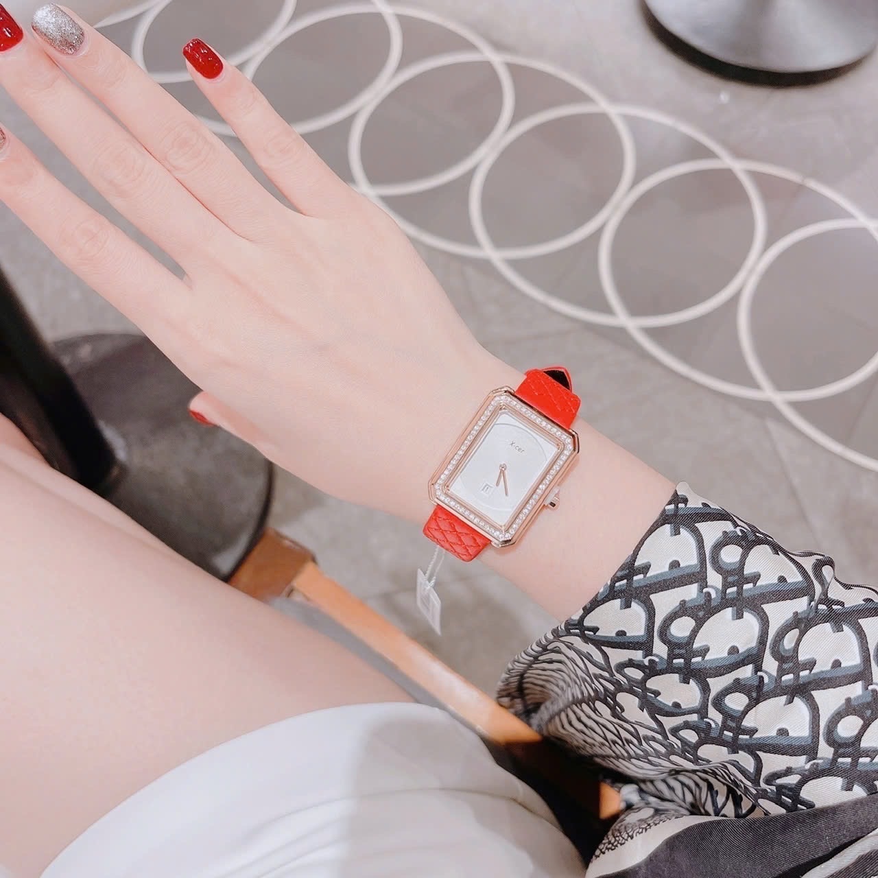 Đồng Hồ Xcer Mặt Vuông Trắng |Nữ Giới |Đính Đá |Rose Gold |Dây Da Đỏ |Máy Pin (Quartz) |Size 28mm |donghogiatot.vn