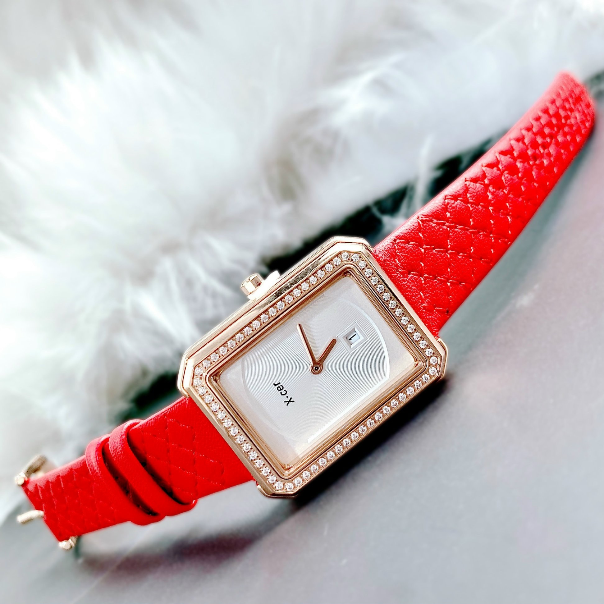 Đồng Hồ Xcer Mặt Vuông Trắng |Nữ Giới |Đính Đá |Rose Gold |Dây Da Đỏ |Máy Pin (Quartz) |Size 28mm |donghogiatot.vn