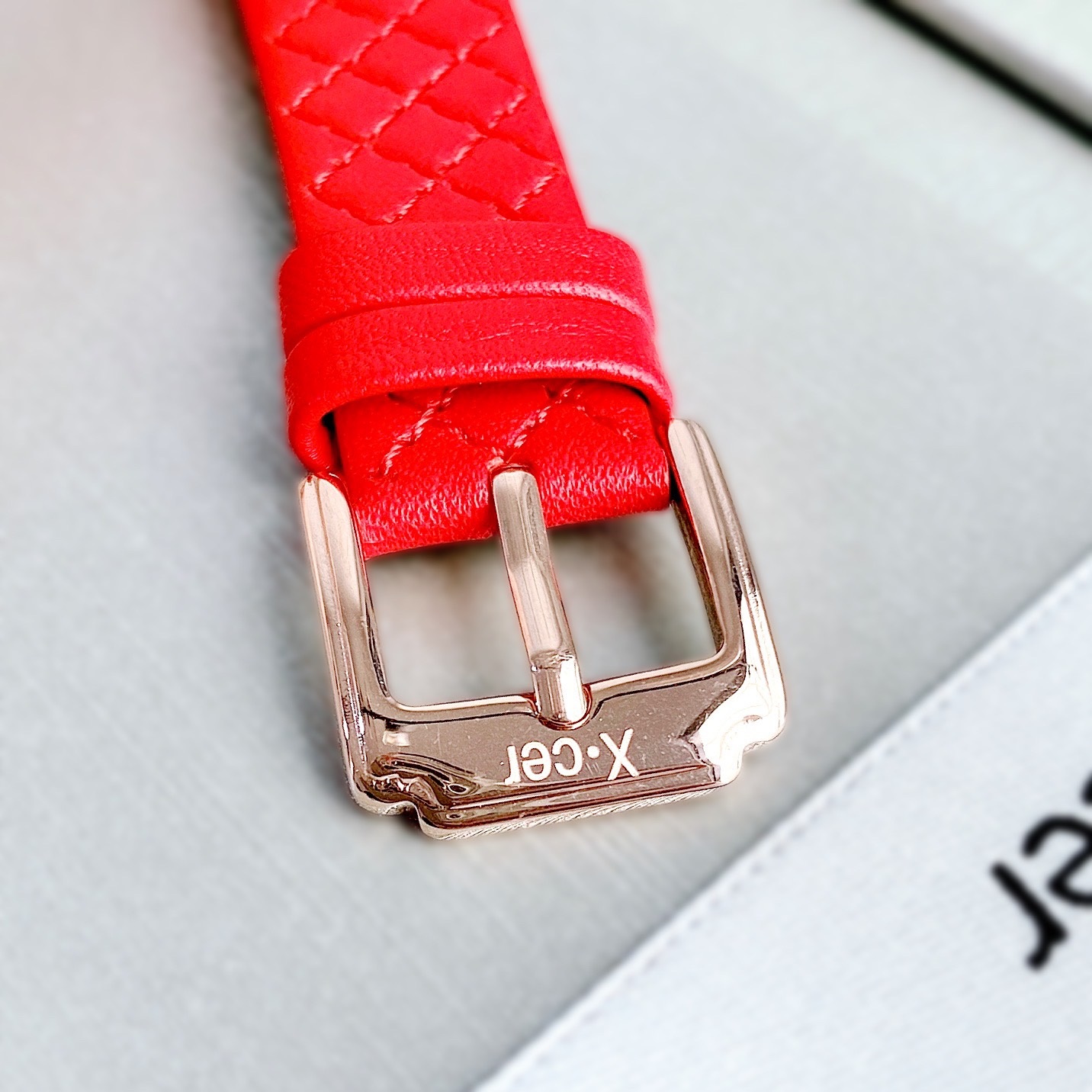 Đồng Hồ Xcer Mặt Vuông Trắng |Nữ Giới |Đính Đá |Rose Gold |Dây Da Đỏ |Máy Pin (Quartz) |Size 28mm |donghogiatot.vn