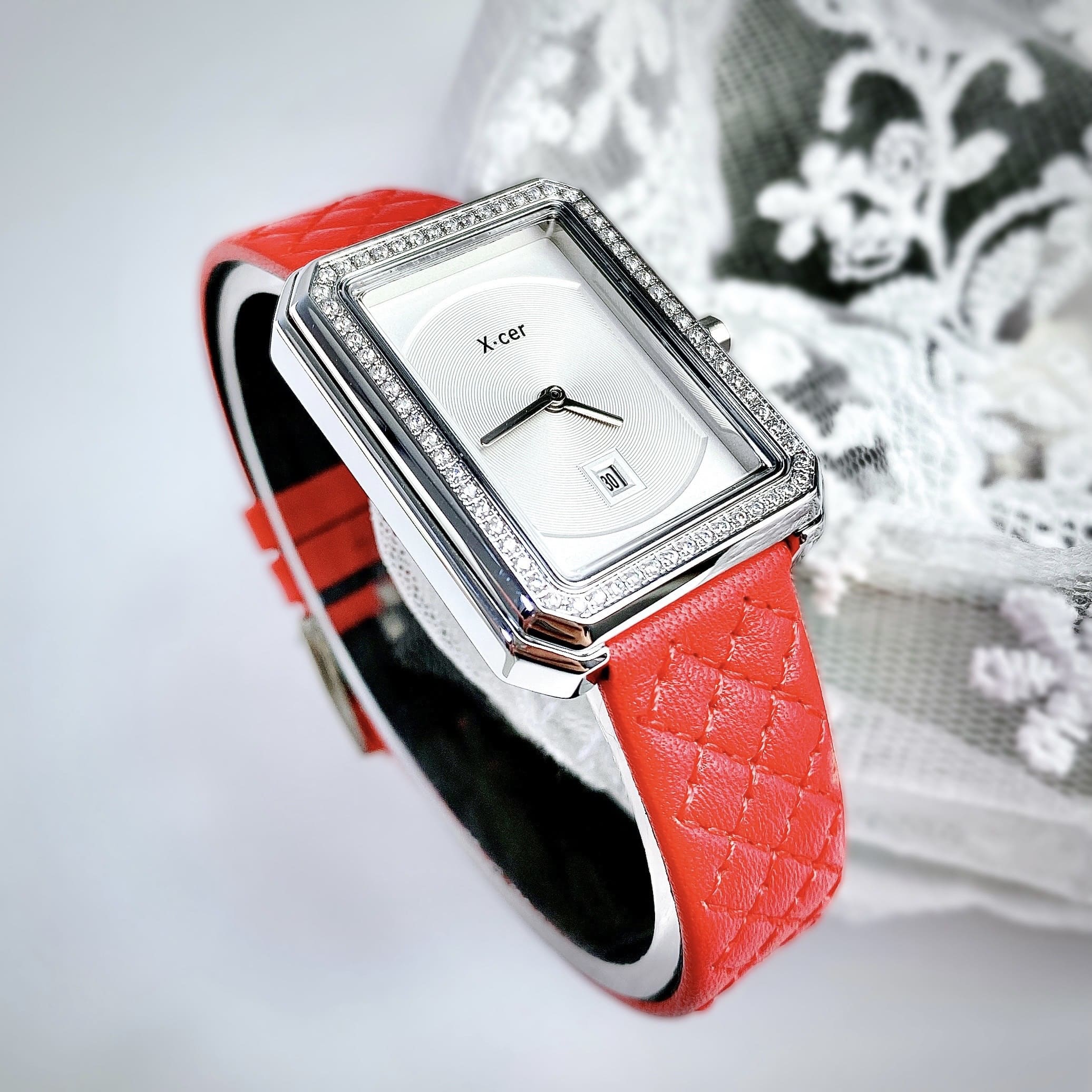 Đồng Hồ Xcer Mặt Vuông Trắng |Nữ Giới |Đính Đá |Silver |Dây Da Đỏ |Máy Pin (Quartz) |Size 28mm |donghogiatot.vn