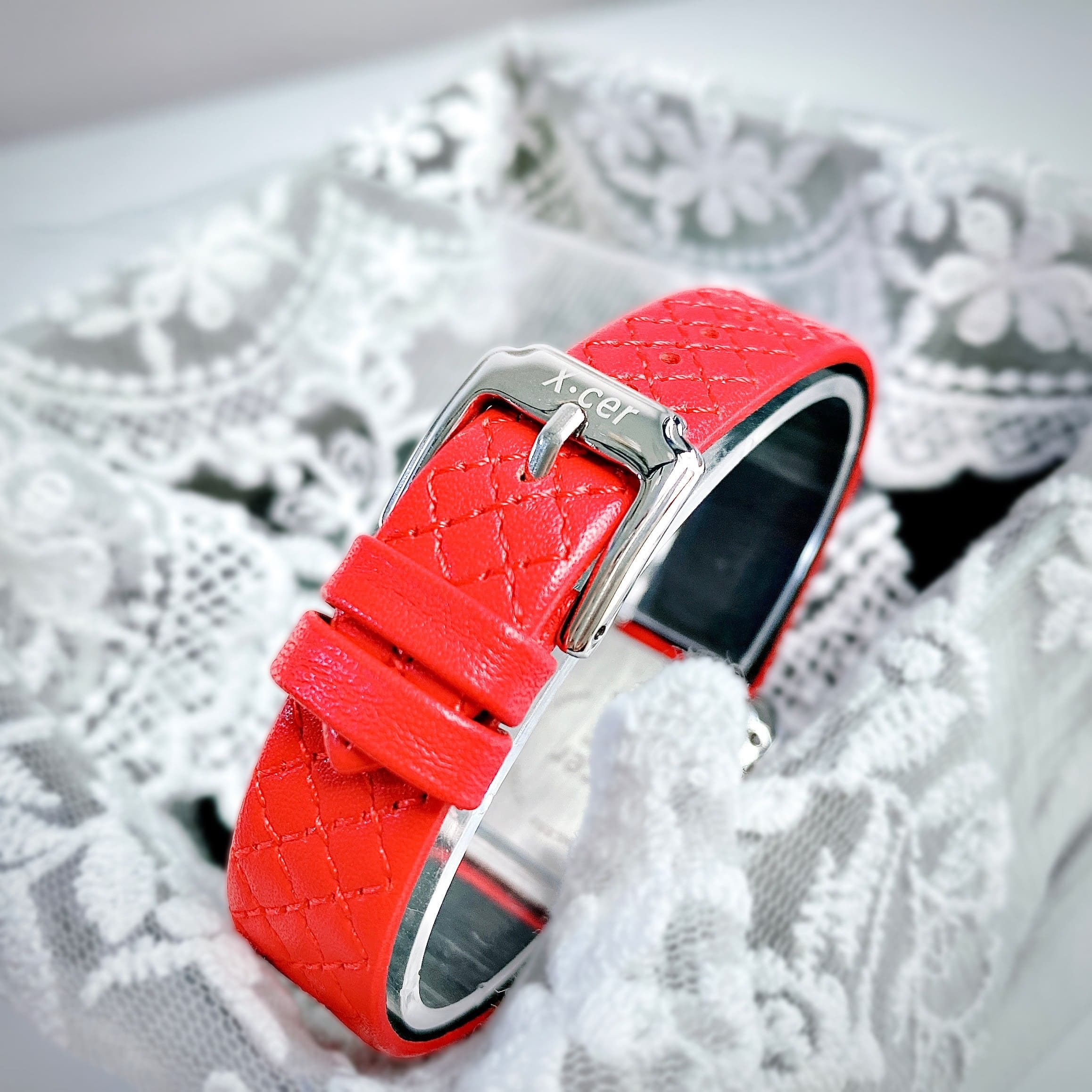 Đồng Hồ Xcer Mặt Vuông Trắng |Nữ Giới |Đính Đá |Silver |Dây Da Đỏ |Máy Pin (Quartz) |Size 28mm |donghogiatot.vn