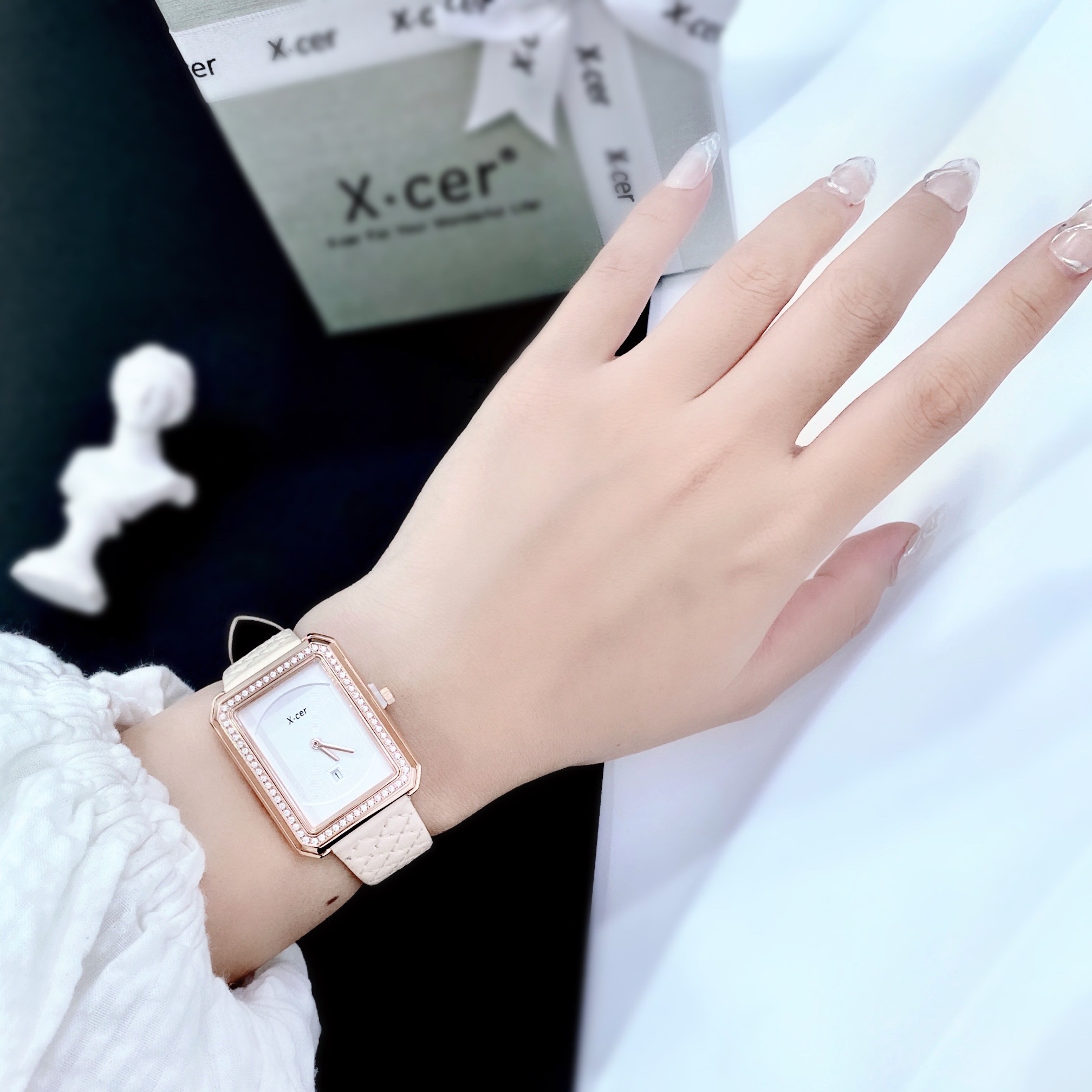 Đồng Hồ Xcer Mặt Vuông |Nữ Giới |Nạm Đá |Rose Gold |Dây Da Trám Kem |Máy Pin (Quartz) |Size 28mm |donghogiatot.vn