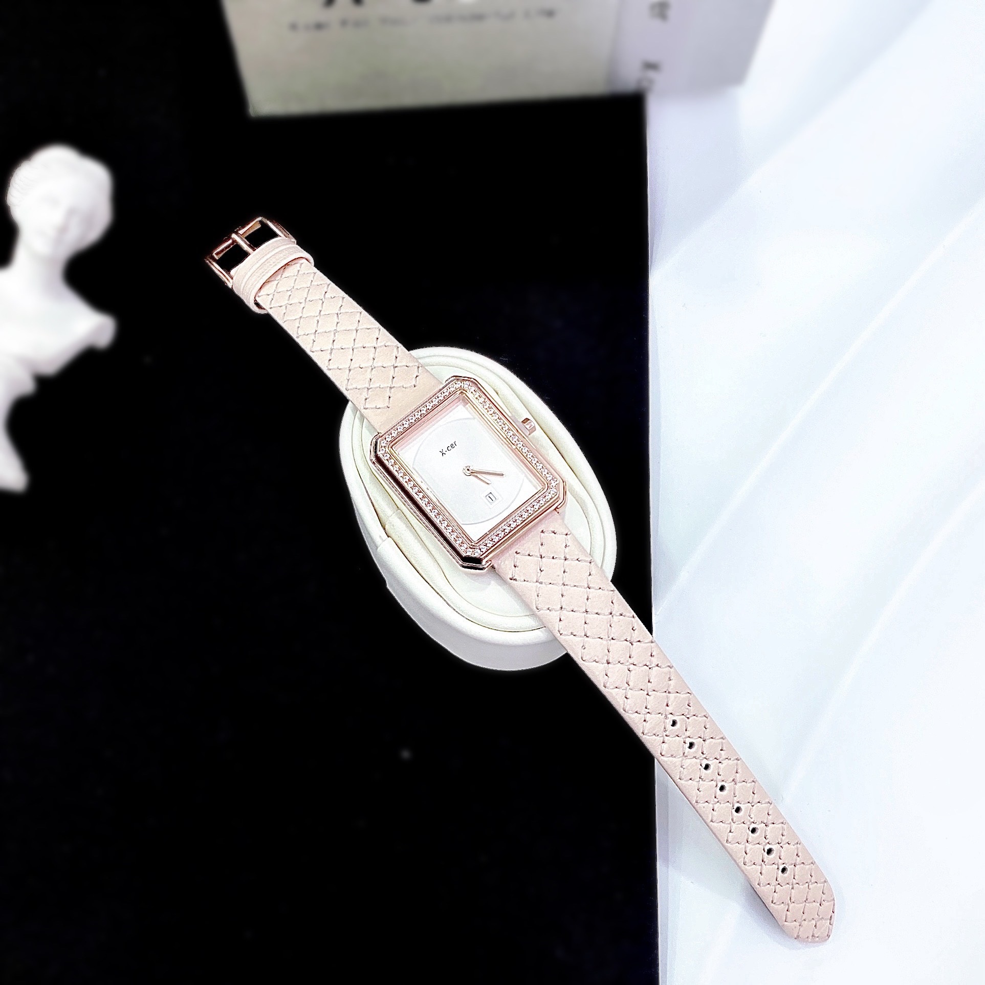 Đồng Hồ Xcer Mặt Vuông |Nữ Giới |Nạm Đá |Rose Gold |Dây Da Trám Kem |Máy Pin (Quartz) |Size 28mm |donghogiatot.vn