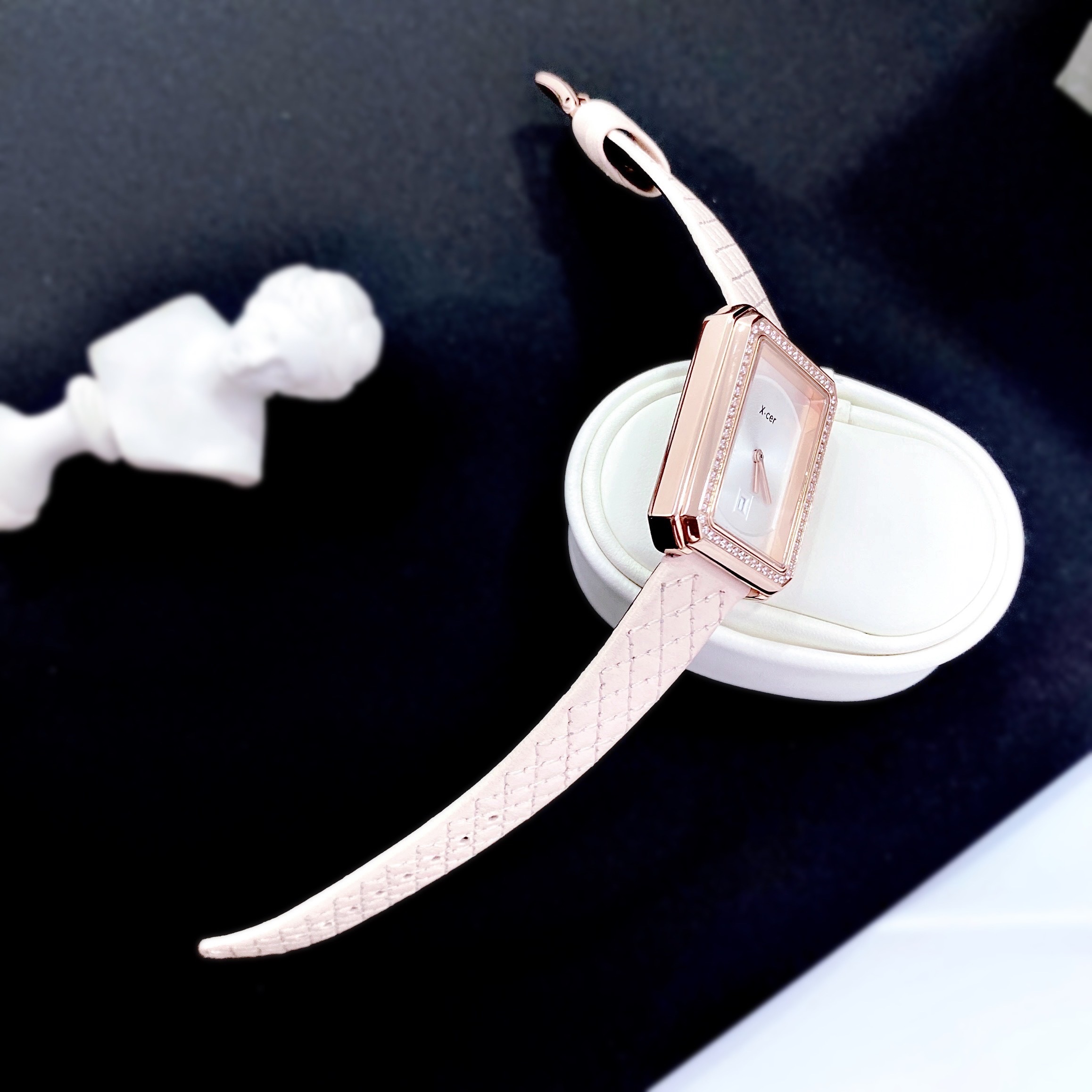 Đồng Hồ Xcer Mặt Vuông |Nữ Giới |Nạm Đá |Rose Gold |Dây Da Trám Kem |Máy Pin (Quartz) |Size 28mm |donghogiatot.vn