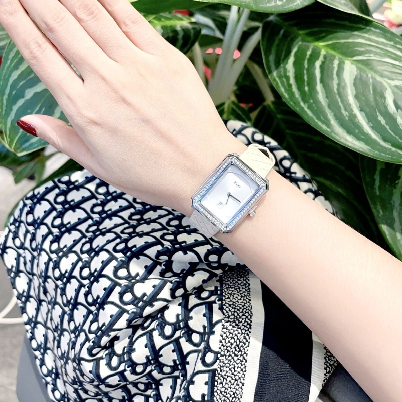 Đồng Hồ Xcer Mặt Vuông |Nữ Giới |Nạm Đá |Silver |Dây Da Trám Kem |Máy Pin (Quartz) |Size 28mm |donghogiatot.vn