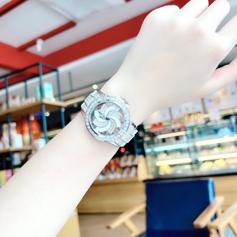 Đồng Hồ Xcer Mặt Xoay |Nữ Giới |Đính Đá |Silver |Dây Cao Su Trắng |Máy Pin (Quartz) |Size 38mm |donghogiatot.vn