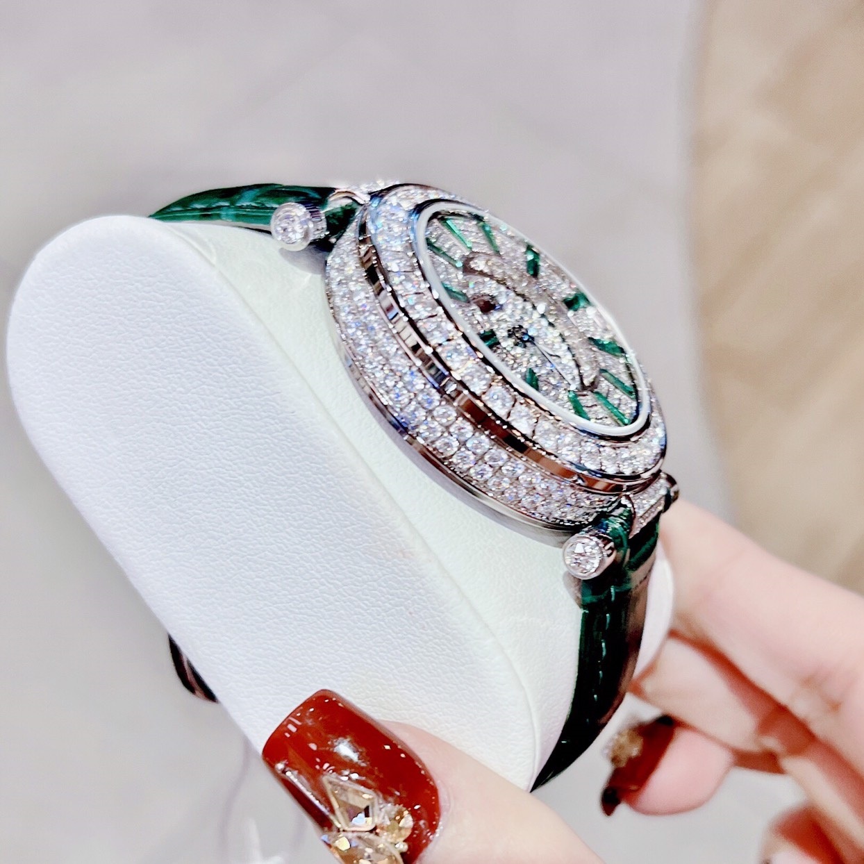 Đồng Hồ Xcer Ông Mặt Trời |Nữ Giới |Đính Full Đá |Silver |Dây Da Xanh Lá |Máy Pin (Quartz) |Size 38mm |donghogiatot.vn