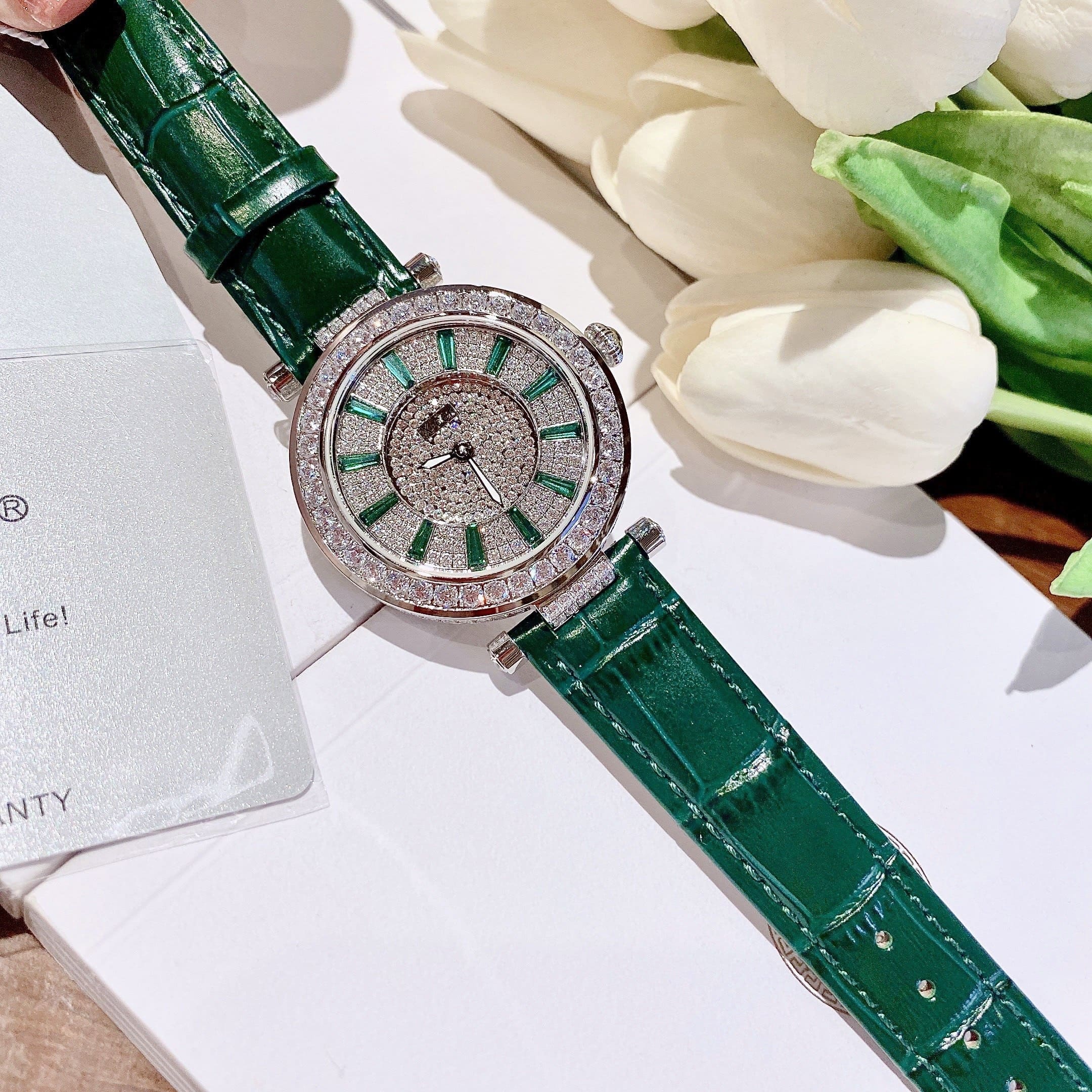 Đồng Hồ Xcer Ông Mặt Trời |Nữ Giới |Đính Full Đá |Silver |Dây Da Xanh Lá |Máy Pin (Quartz) |Size 38mm |donghogiatot.vn