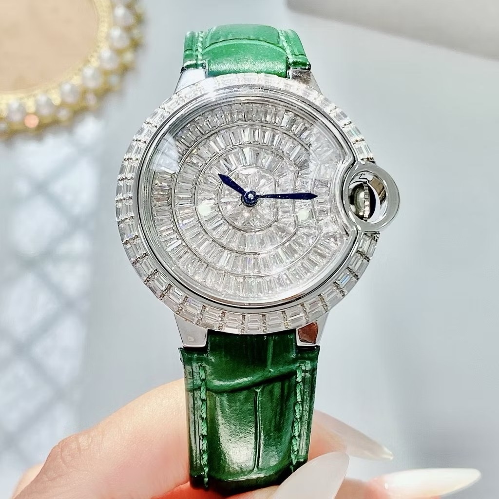 Đồng Hồ Xcer Tựa Cartier |Nữ Giới |Mặt Tròn |Đính Đá |Silver |Dây Da Xanh Lá |Máy Pin (Quartz) |Size 36mm |donghogiatot.vn