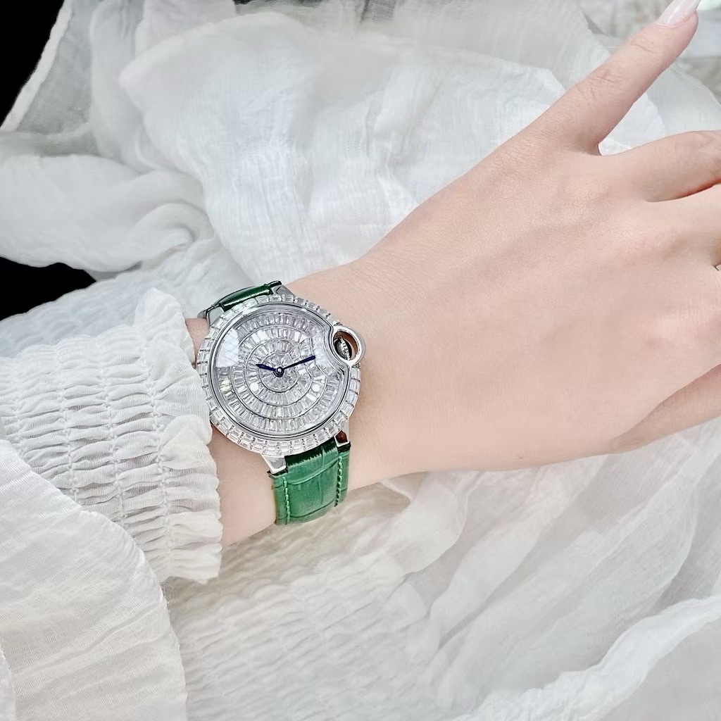 Đồng Hồ Xcer Tựa Cartier |Nữ Giới |Mặt Tròn |Đính Đá |Silver |Dây Da Xanh Lá |Máy Pin (Quartz) |Size 36mm |donghogiatot.vn