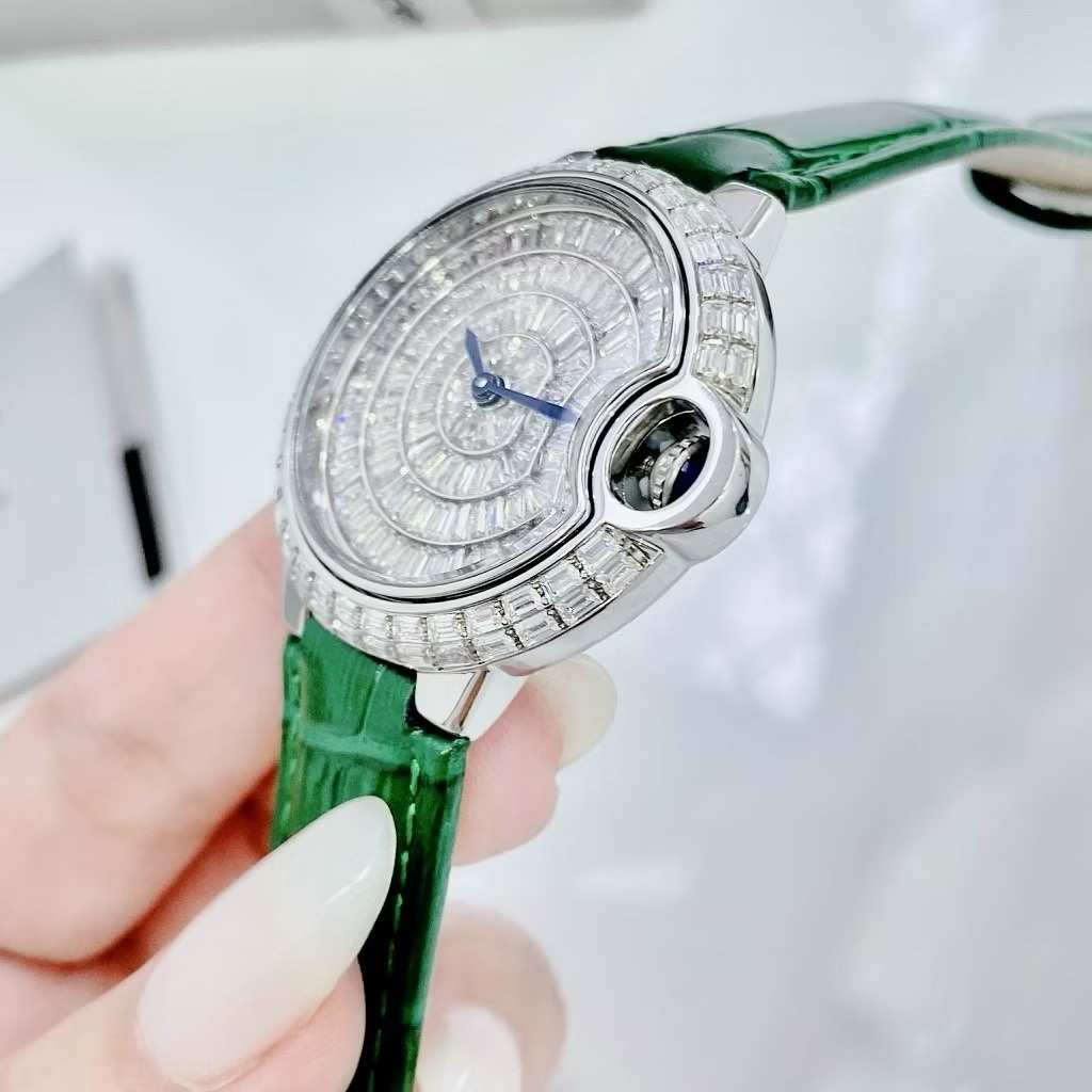 Đồng Hồ Xcer Tựa Cartier |Nữ Giới |Mặt Tròn |Đính Đá |Silver |Dây Da Xanh Lá |Máy Pin (Quartz) |Size 36mm |donghogiatot.vn