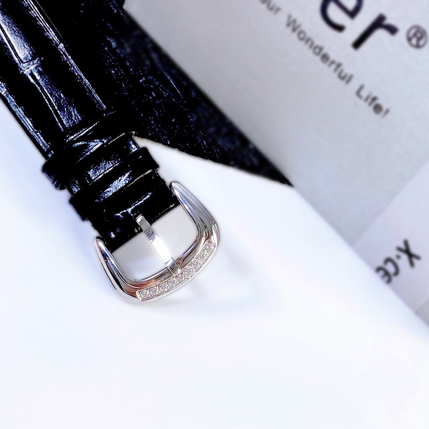 Đồng Hồ Xcer Tựa Cartier |Nữ Giới |Mặt Tròn |Full Đá |Silver |Dây Da Đen |Máy Pin (Quartz) |Size 36mm |donghogiatot.vn