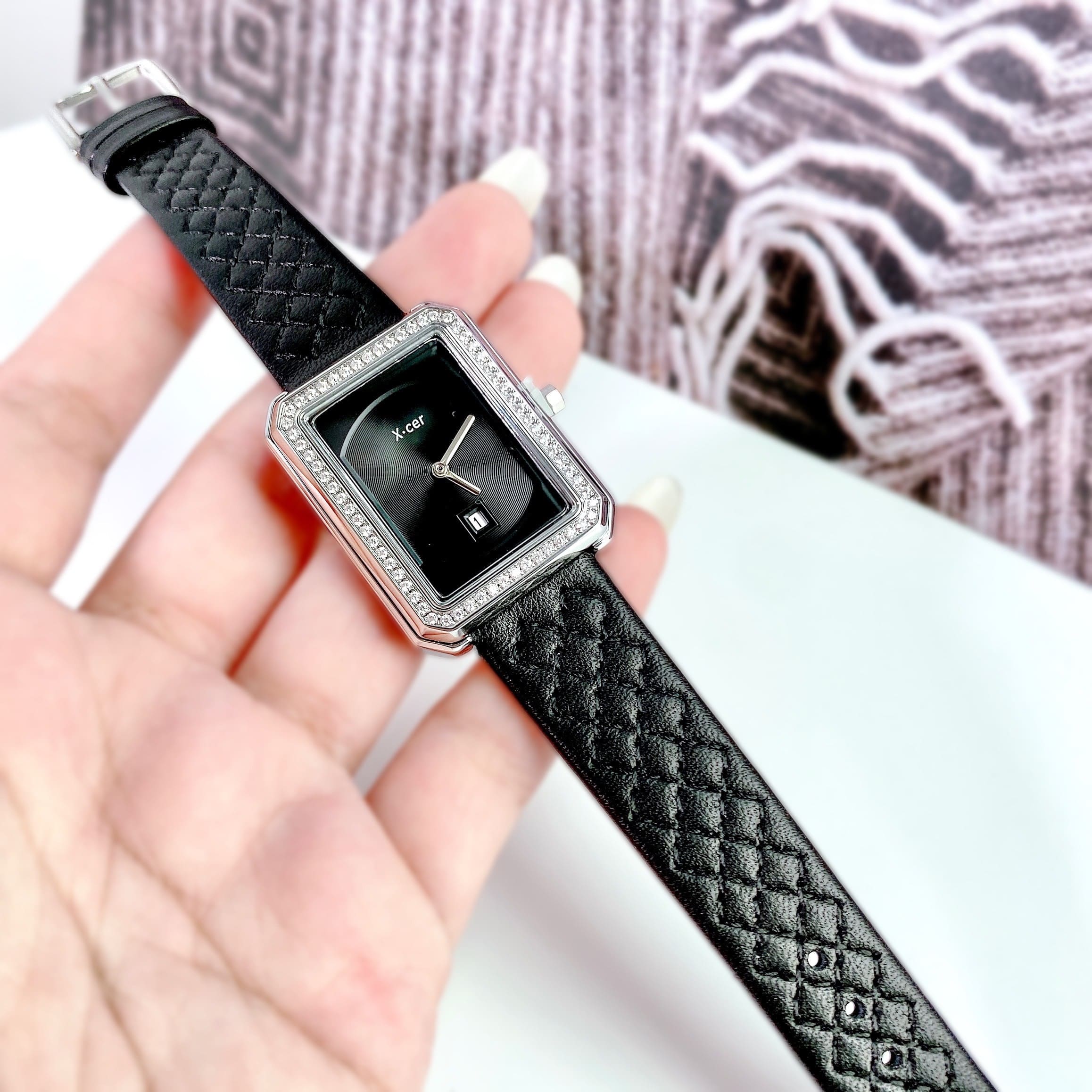 Đồng Hồ Xcer Tựa Chanel |Nữ Giới |Mặt Chữ Nhật |Đính Đá |Silver |Dây Da Đen |Máy Pin (Quartz) |Size 28mm |donghogiatot.vn