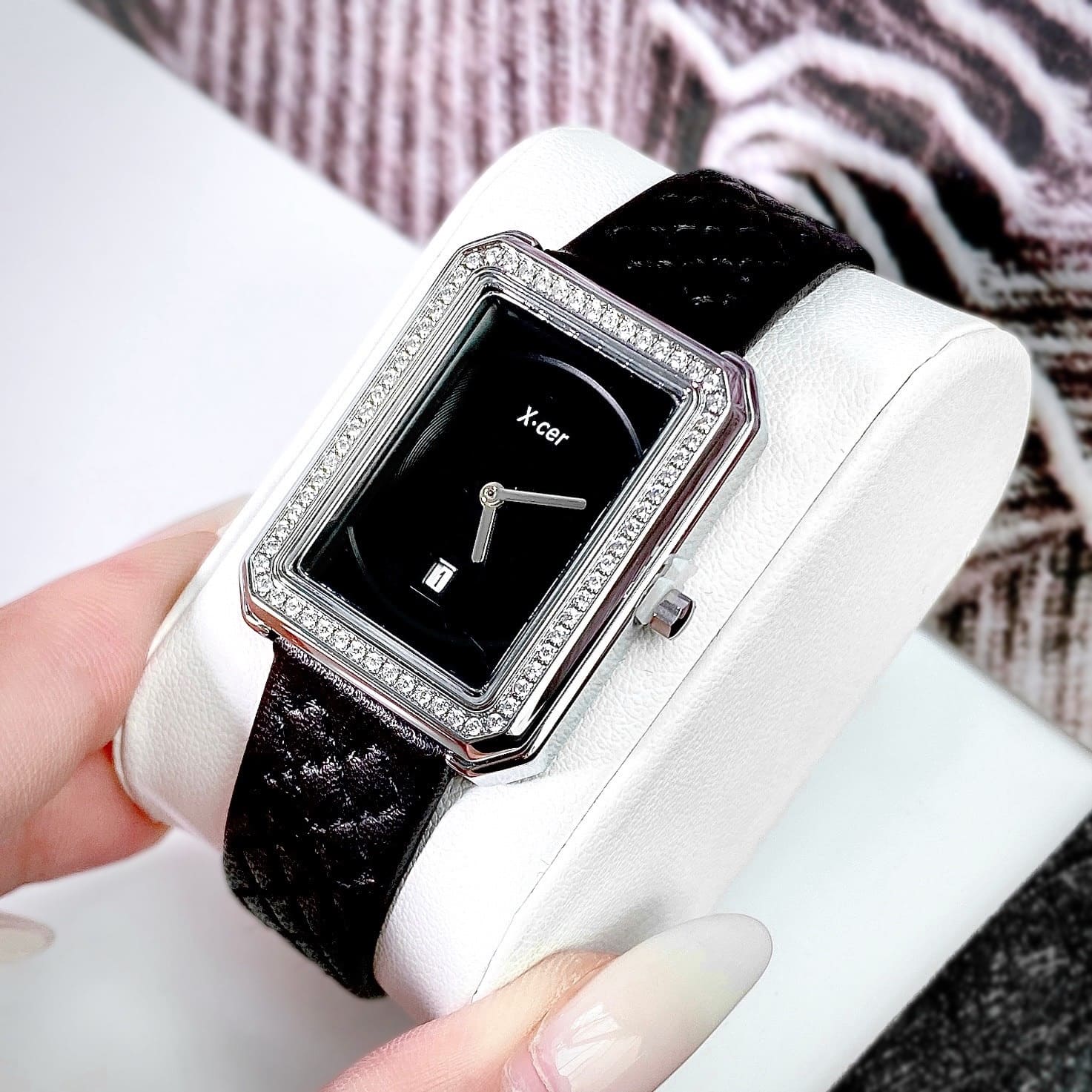 Đồng Hồ Xcer Tựa Chanel |Nữ Giới |Mặt Chữ Nhật |Đính Đá |Silver |Dây Da Đen |Máy Pin (Quartz) |Size 28mm |donghogiatot.vn