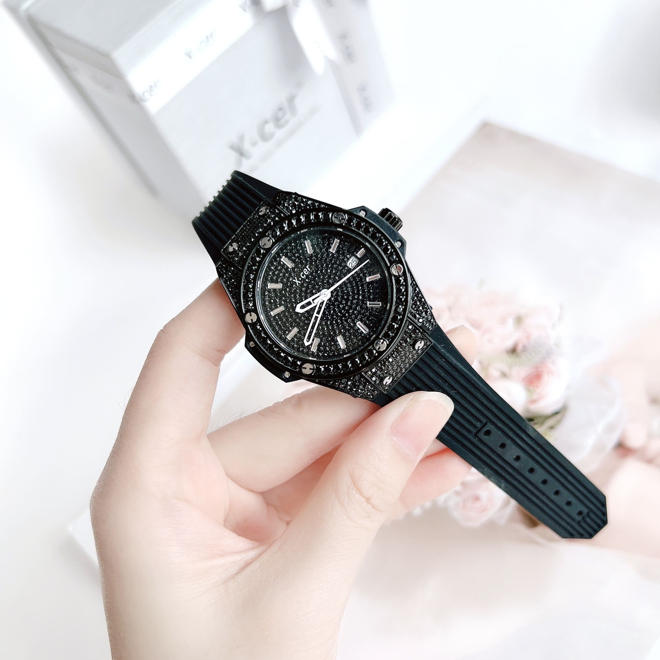Đồng Hồ Xcer Tựa Hublot |Nữ Giới |Full Đá Đen |Dây Cao Su Đen |Máy Pin (Quartz) |Size 34mm |donghogiatot.vn