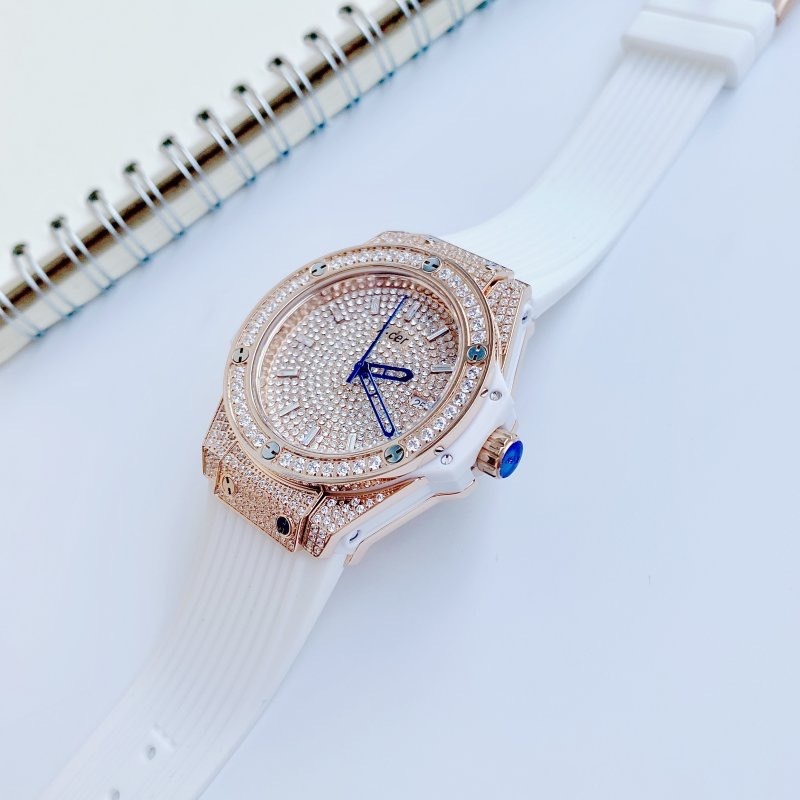 Đồng Hồ Xcer Tựa Hublot |Nữ Giới |Full Đá Rose Gold |Dây Cao Su Trắng |Máy Pin (Quartz) |Size 34mm |donghogiatot.vn