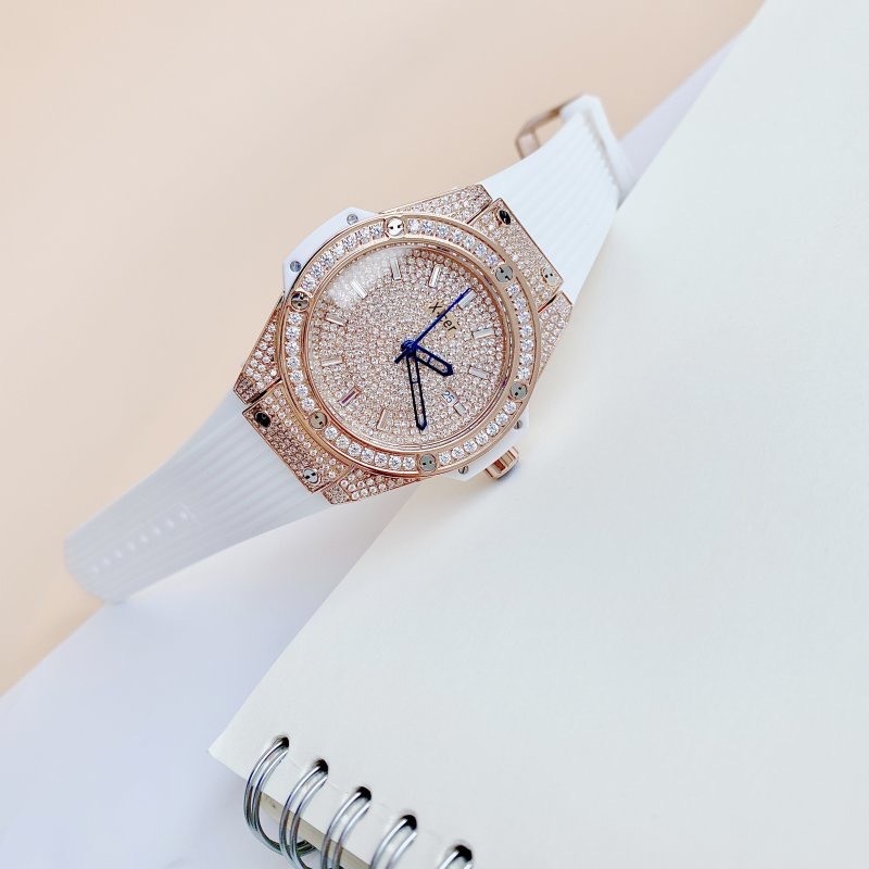 Đồng Hồ Xcer Tựa Hublot |Nữ Giới |Full Đá Rose Gold |Dây Cao Su Trắng |Máy Pin (Quartz) |Size 34mm |donghogiatot.vn
