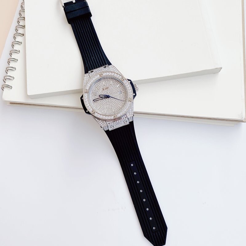 Đồng Hồ Xcer Tựa Hublot |Nữ Giới |Full Đá Silver |Dây Cao Su Đen |Máy Pin (Quartz) |Size 34mm |donghogiatot.vn